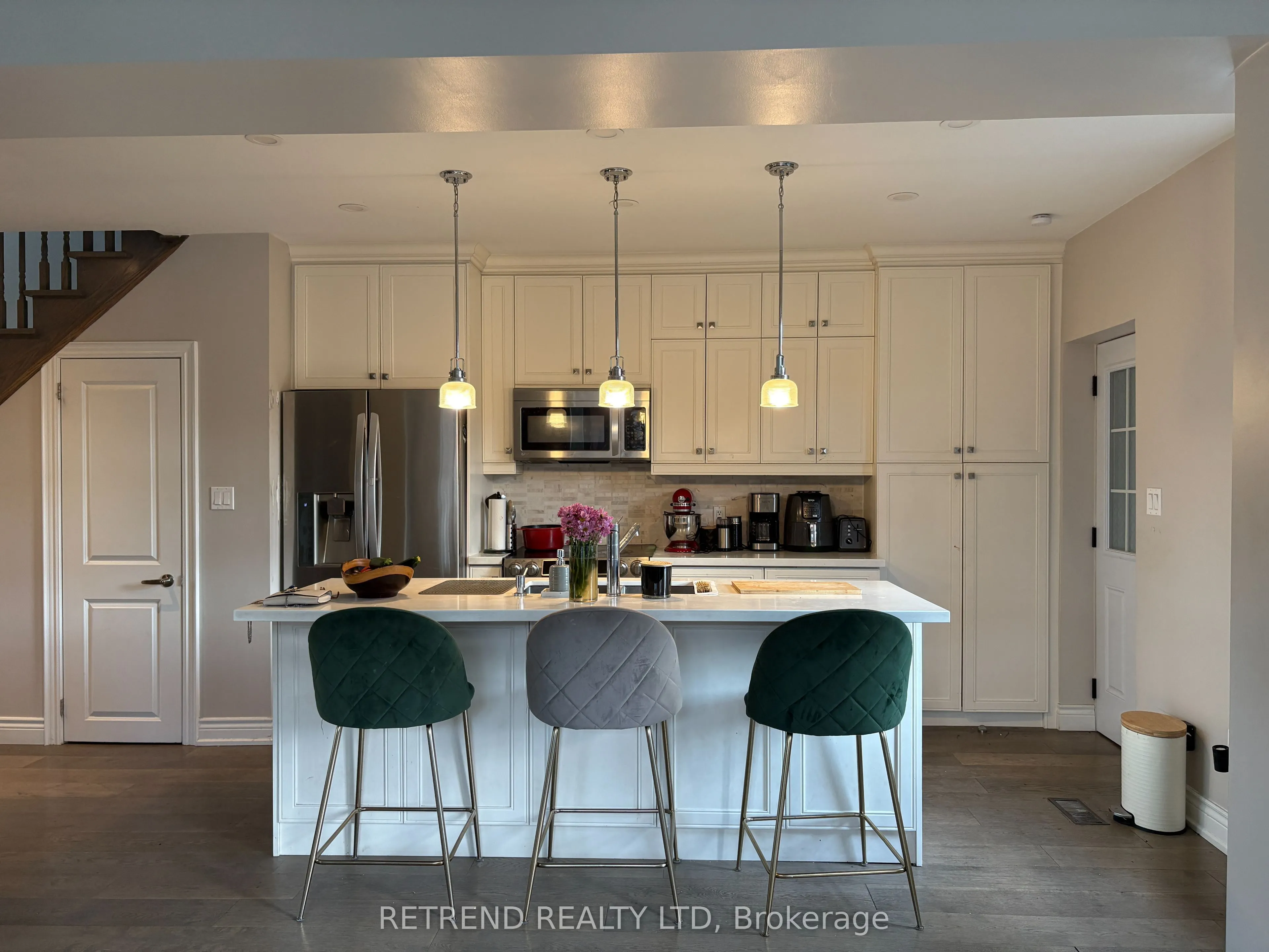 892 Palmerston Avenue, #Upper