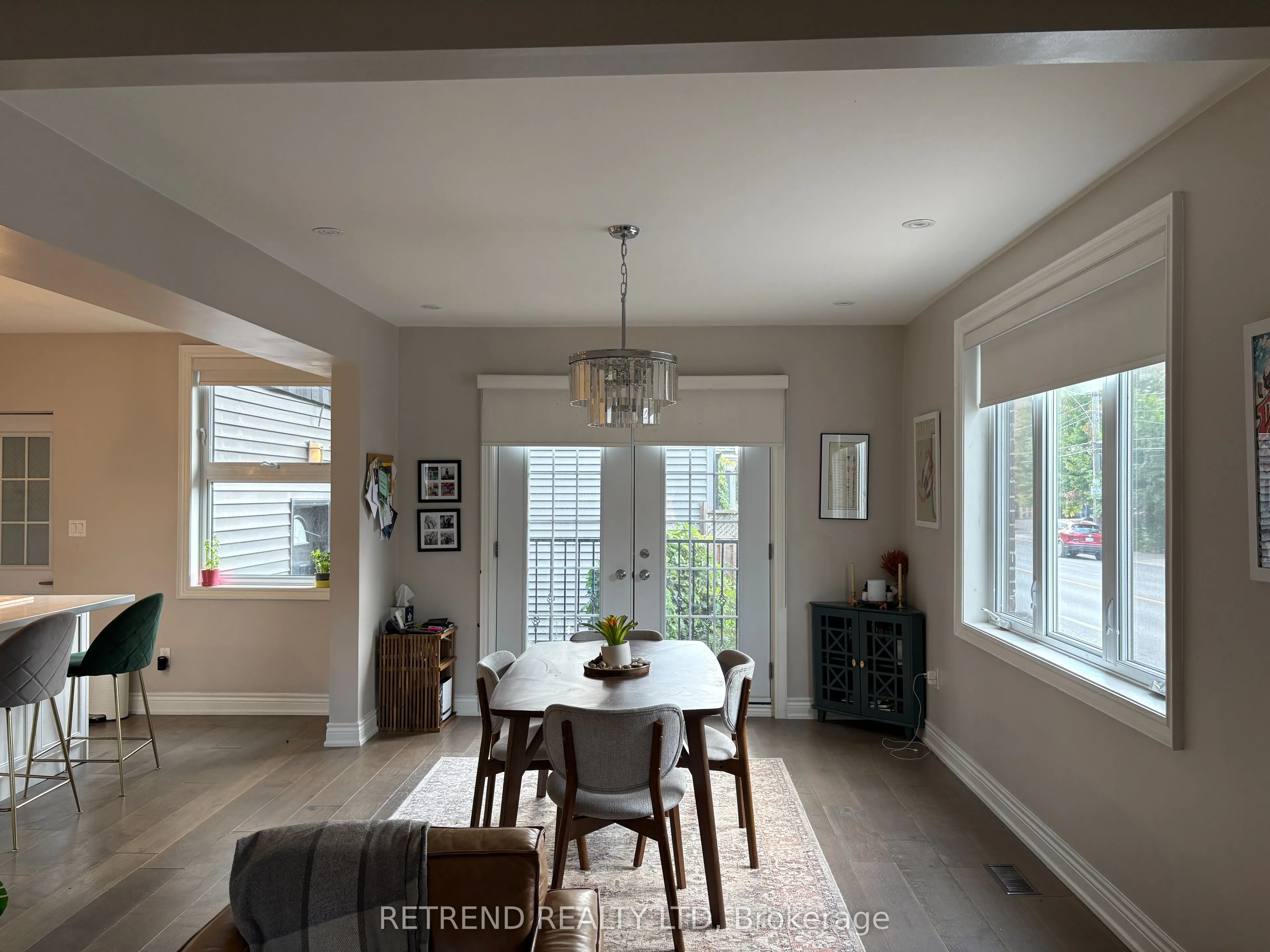 892 Palmerston Avenue, #Upper