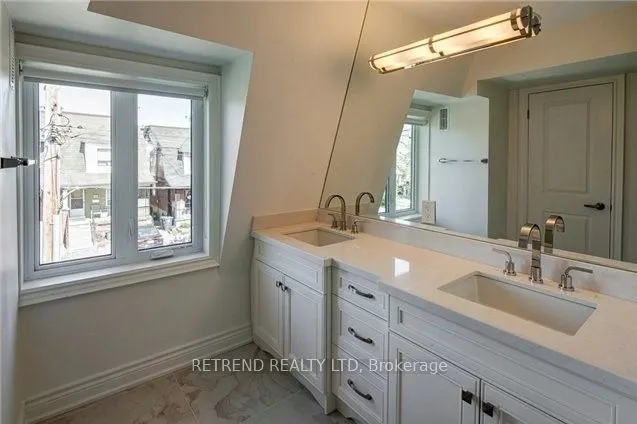 892 Palmerston Avenue, #Upper