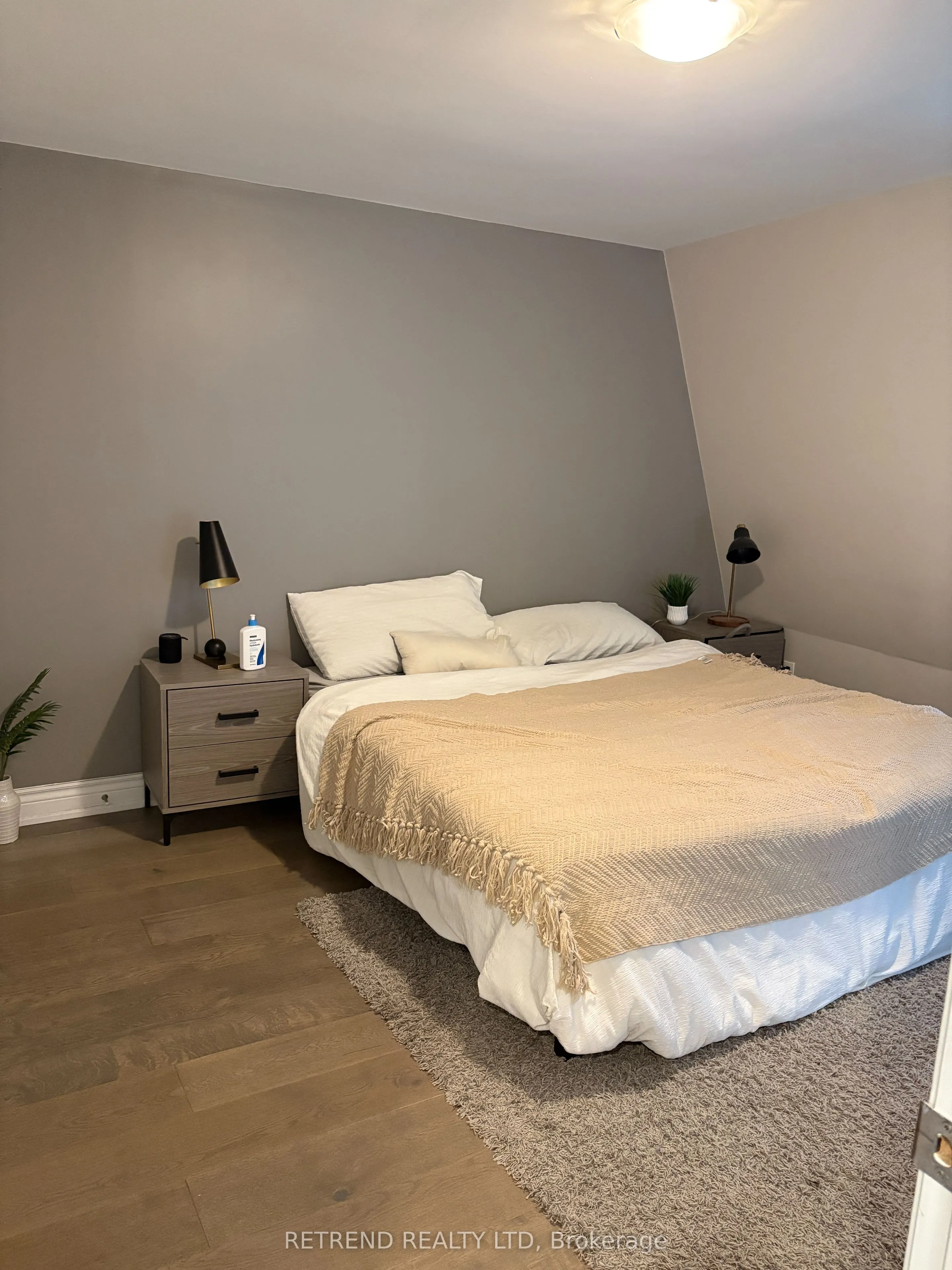 892 Palmerston Avenue, #Upper