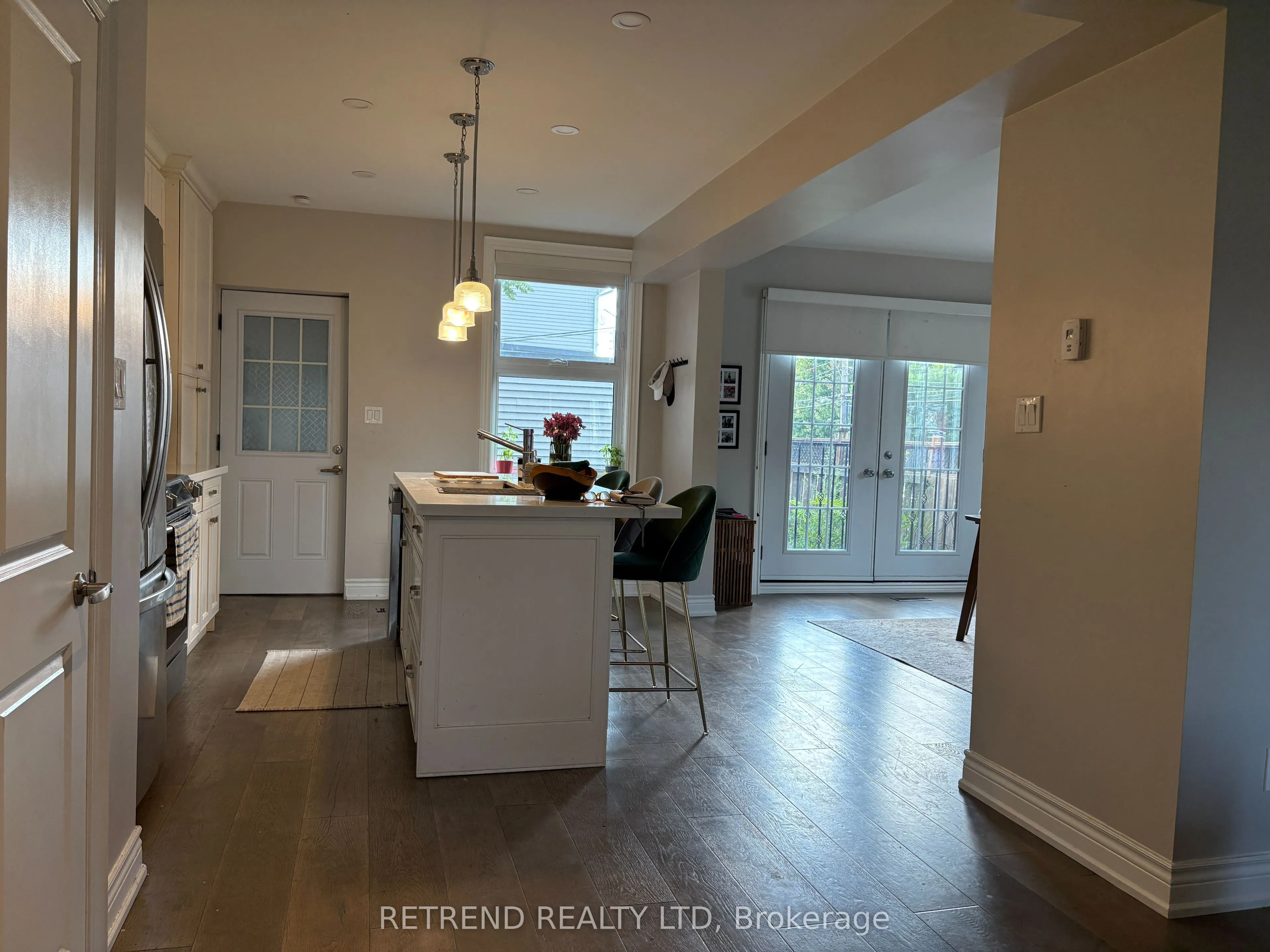 892 Palmerston Avenue, #Upper