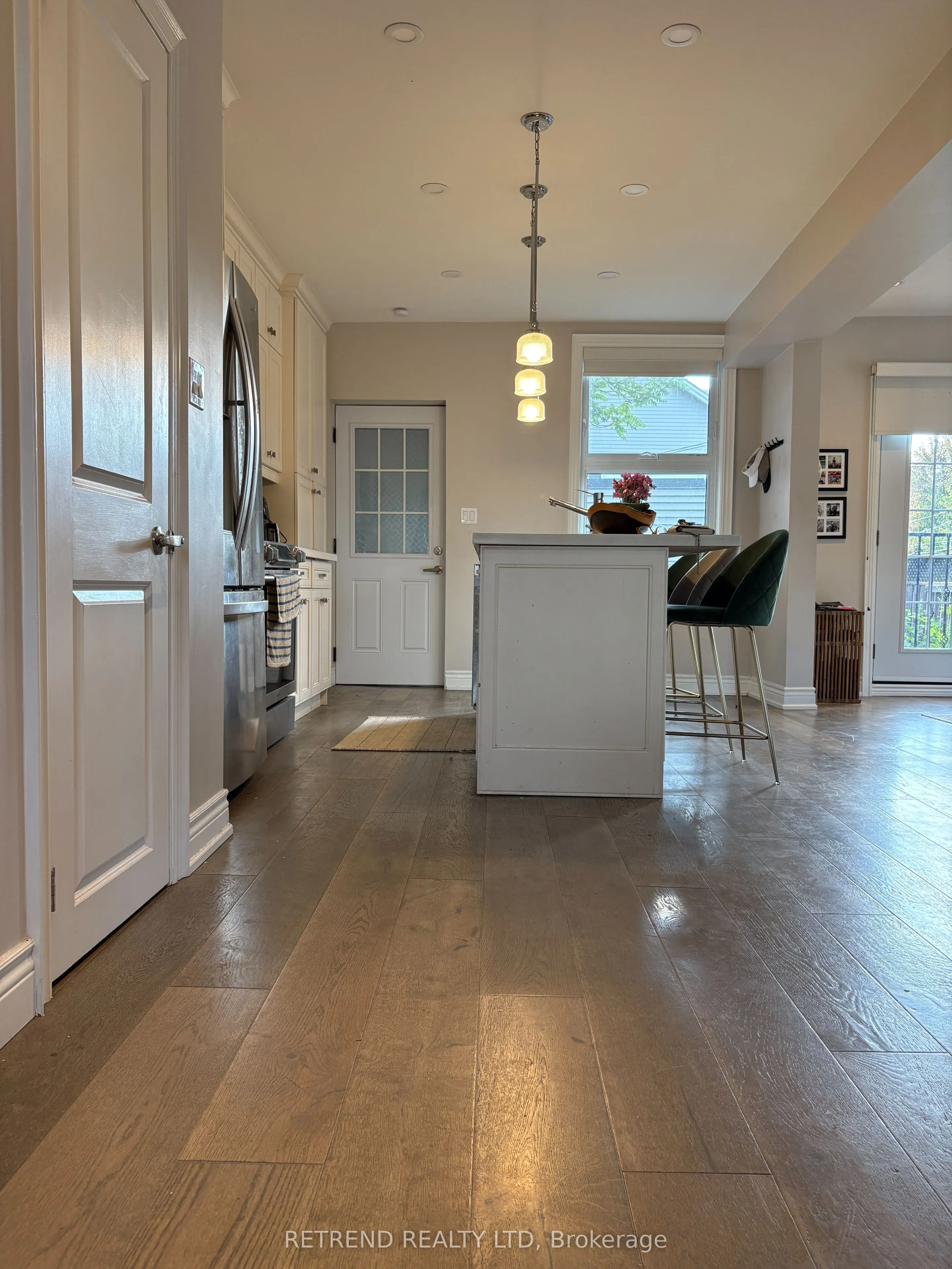 892 Palmerston Avenue, #Upper