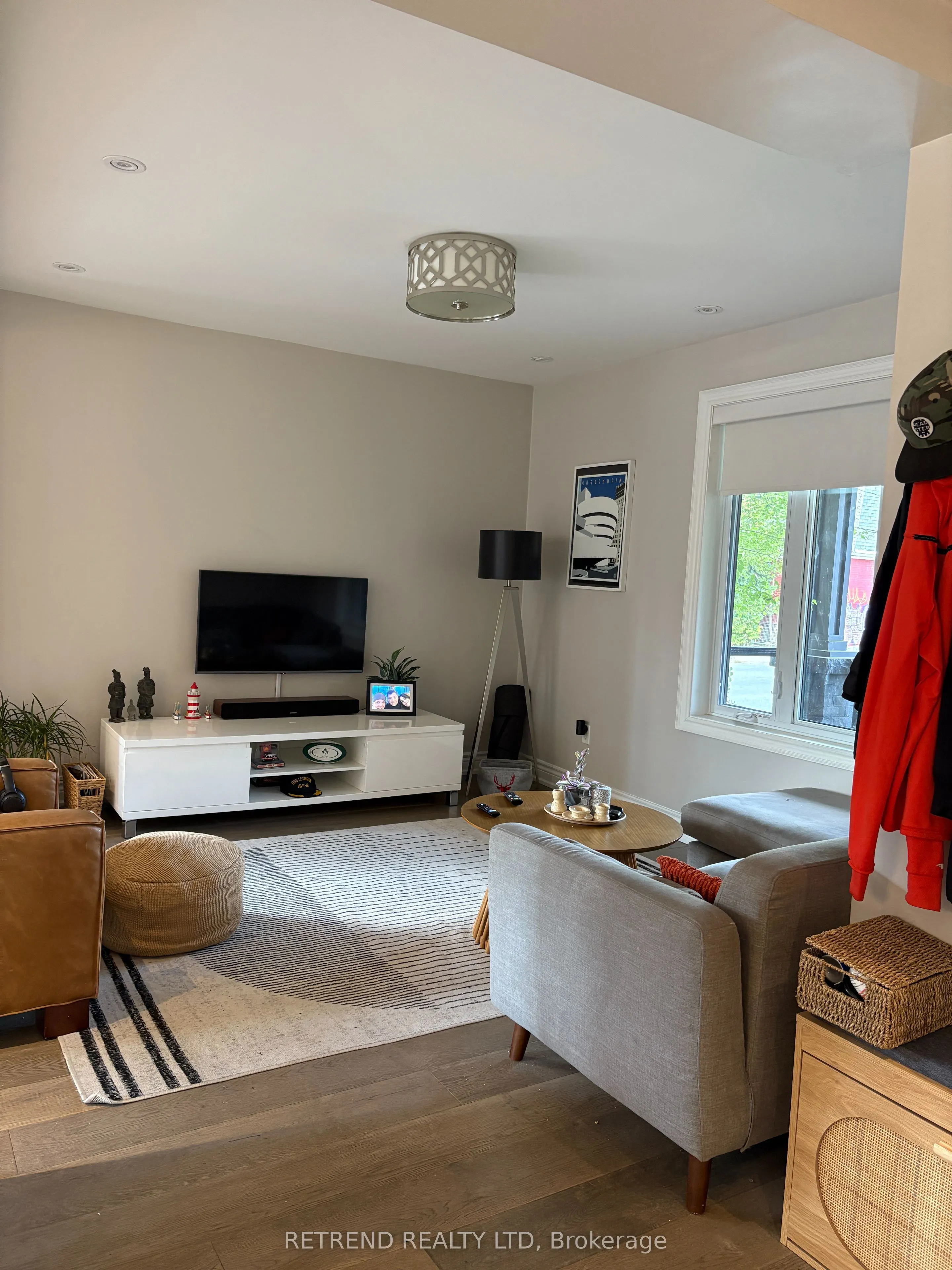 892 Palmerston Avenue, #Upper