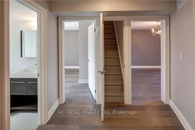 892 Palmerston Avenue, #Upper