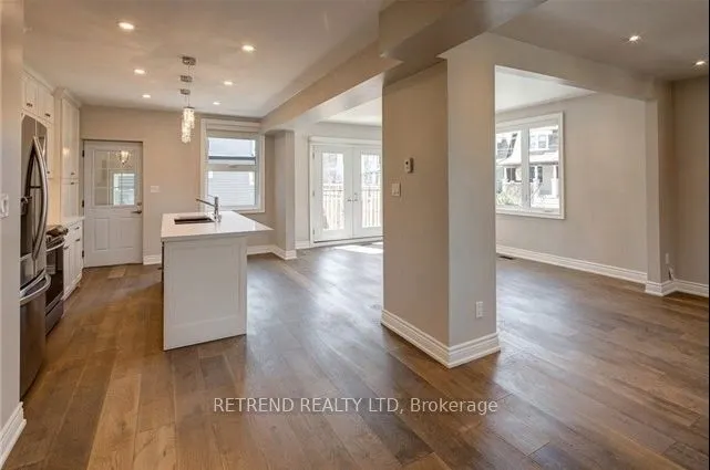 892 Palmerston Avenue, #Upper