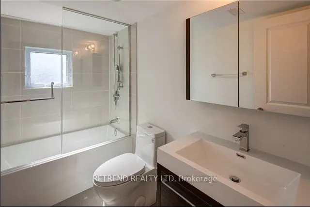 892 Palmerston Avenue, #Upper