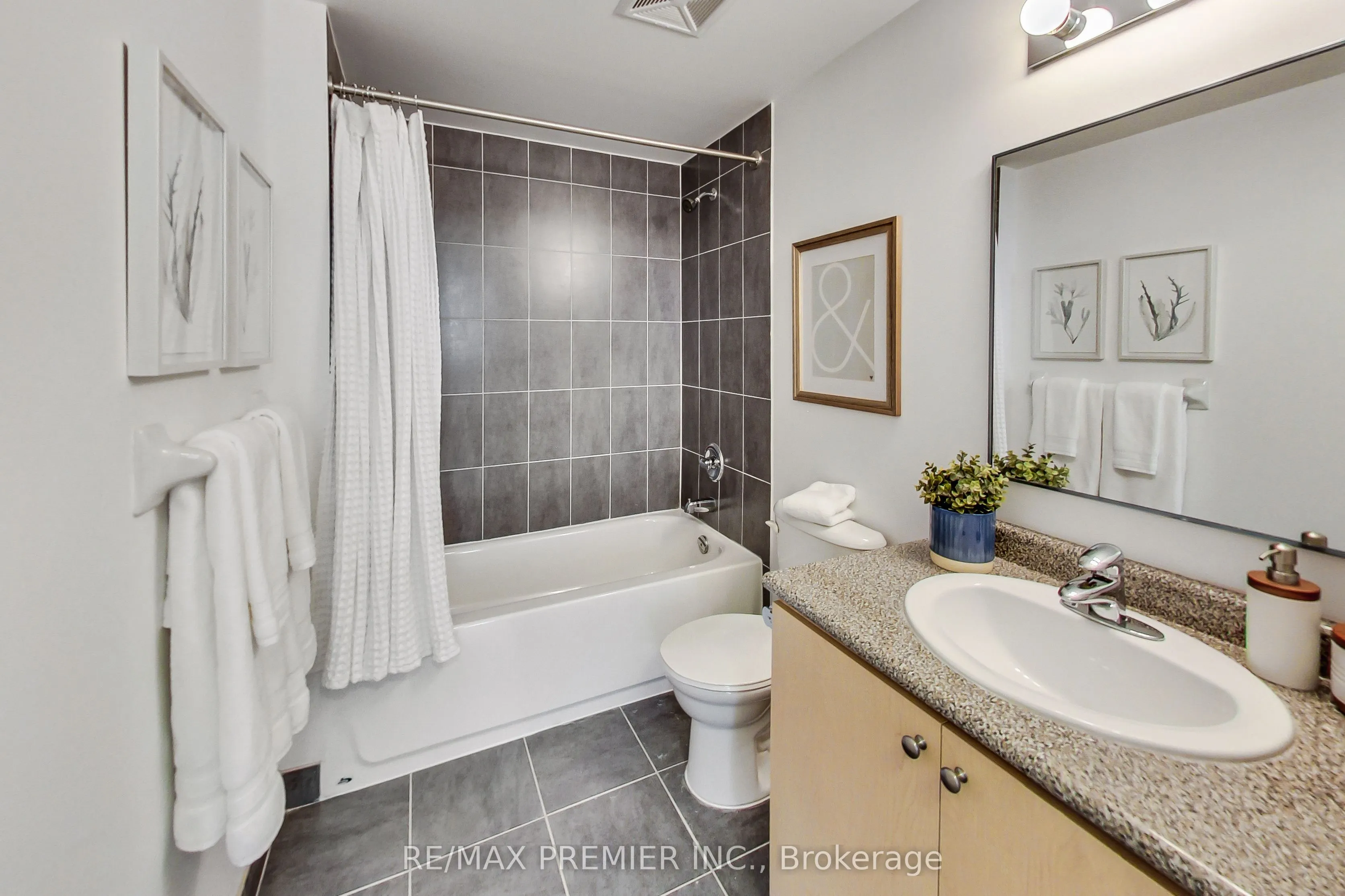 15 Maplewood Avenue, #1102