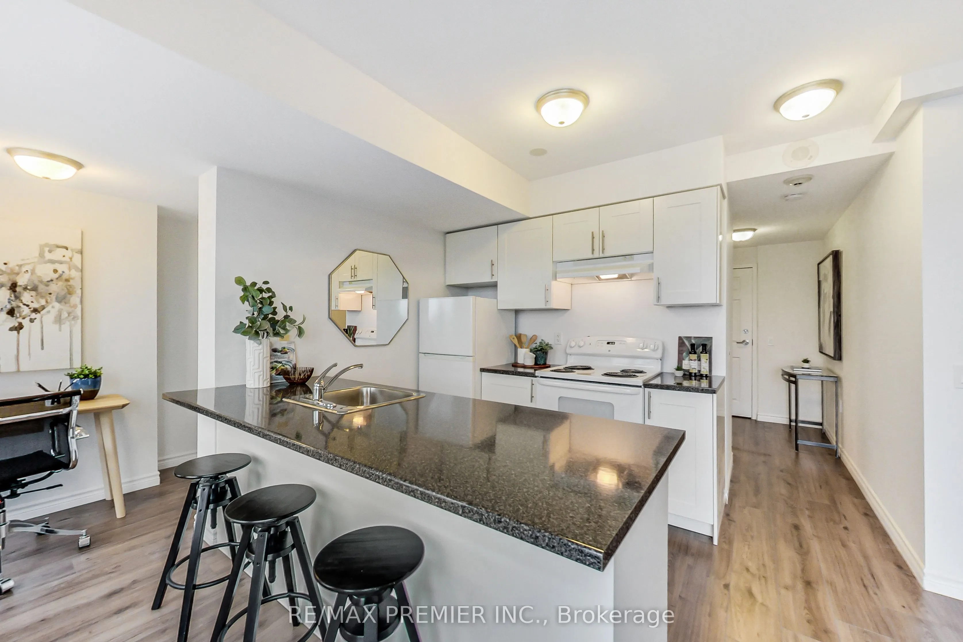 15 Maplewood Avenue, #1102