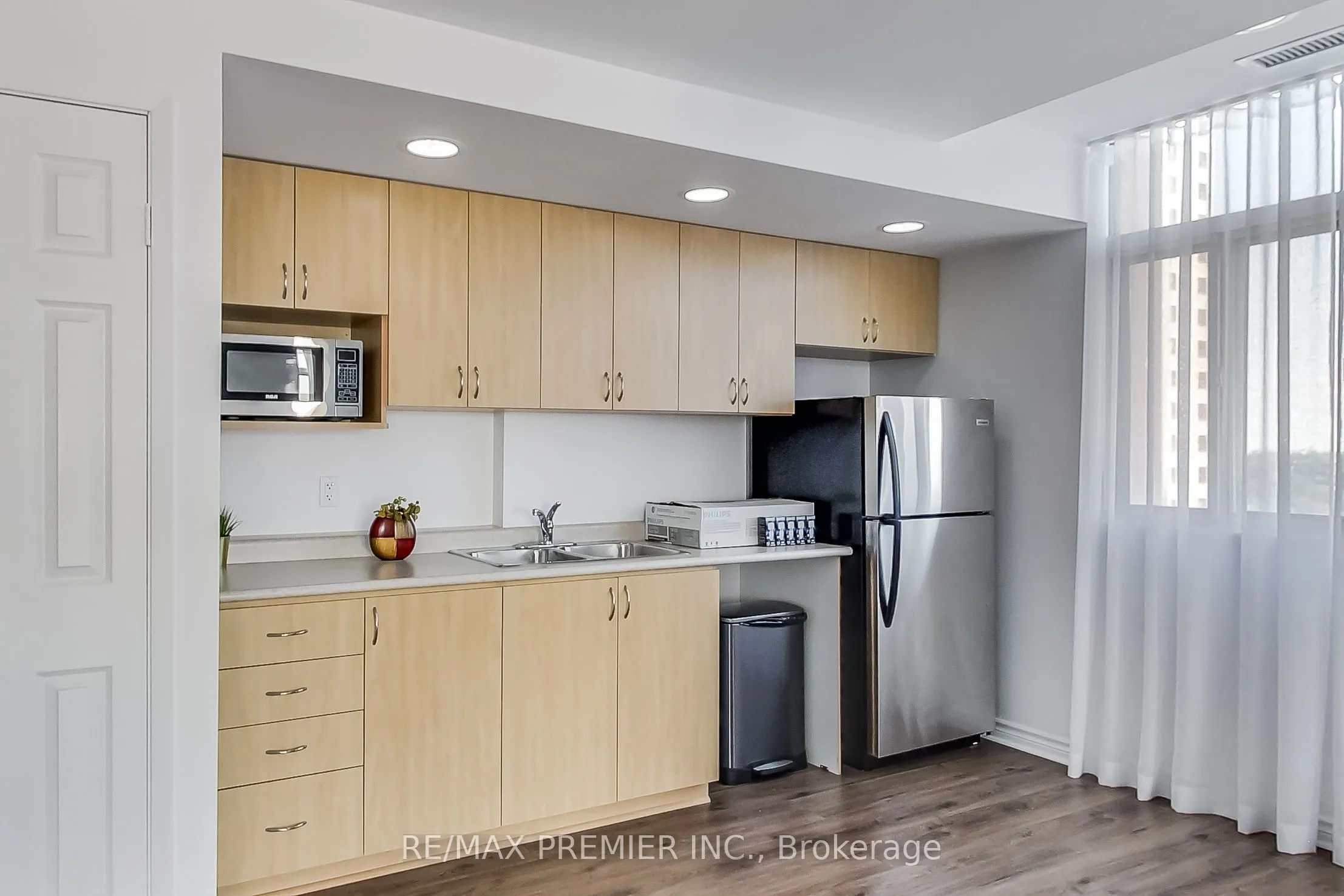 15 Maplewood Avenue, #1102
