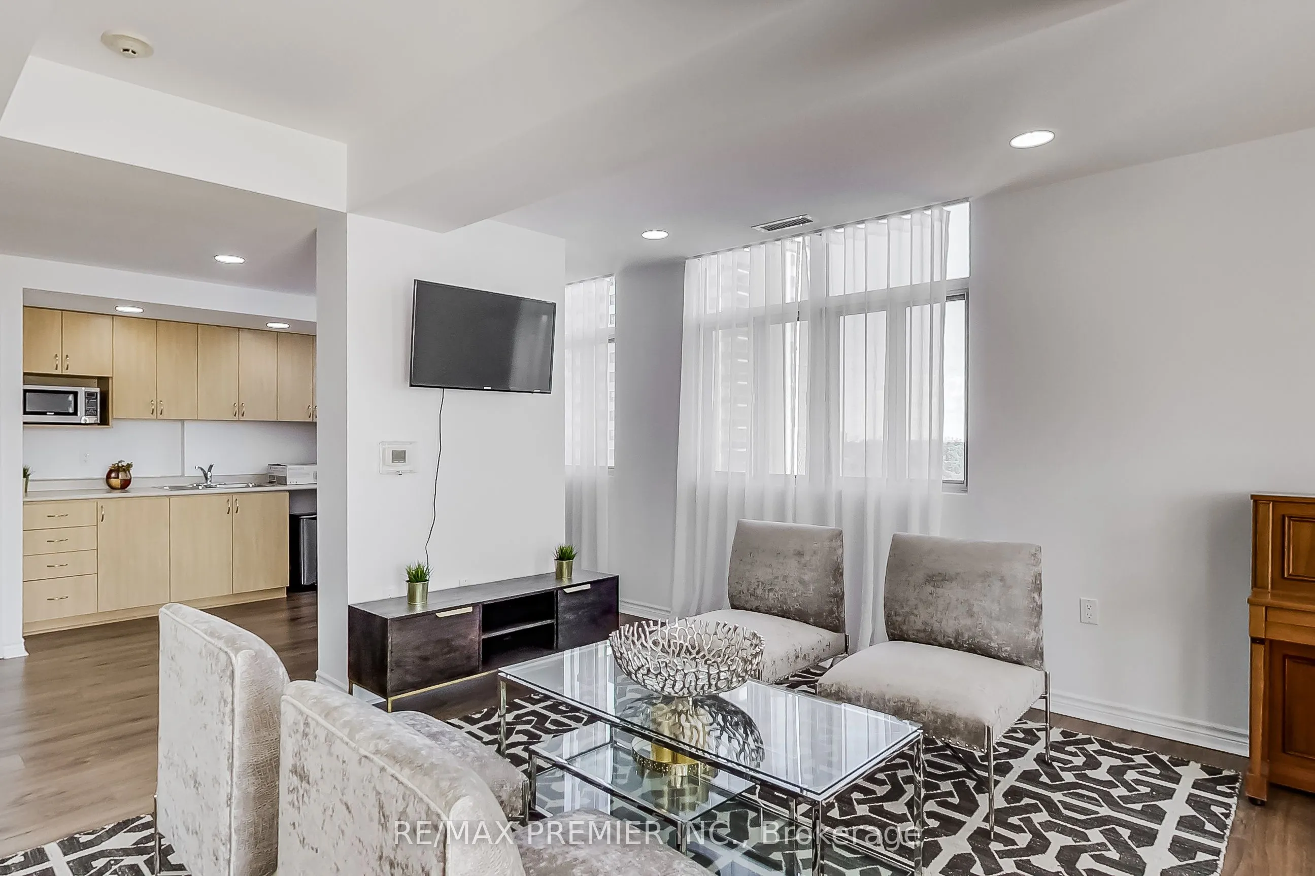 15 Maplewood Avenue, #1102