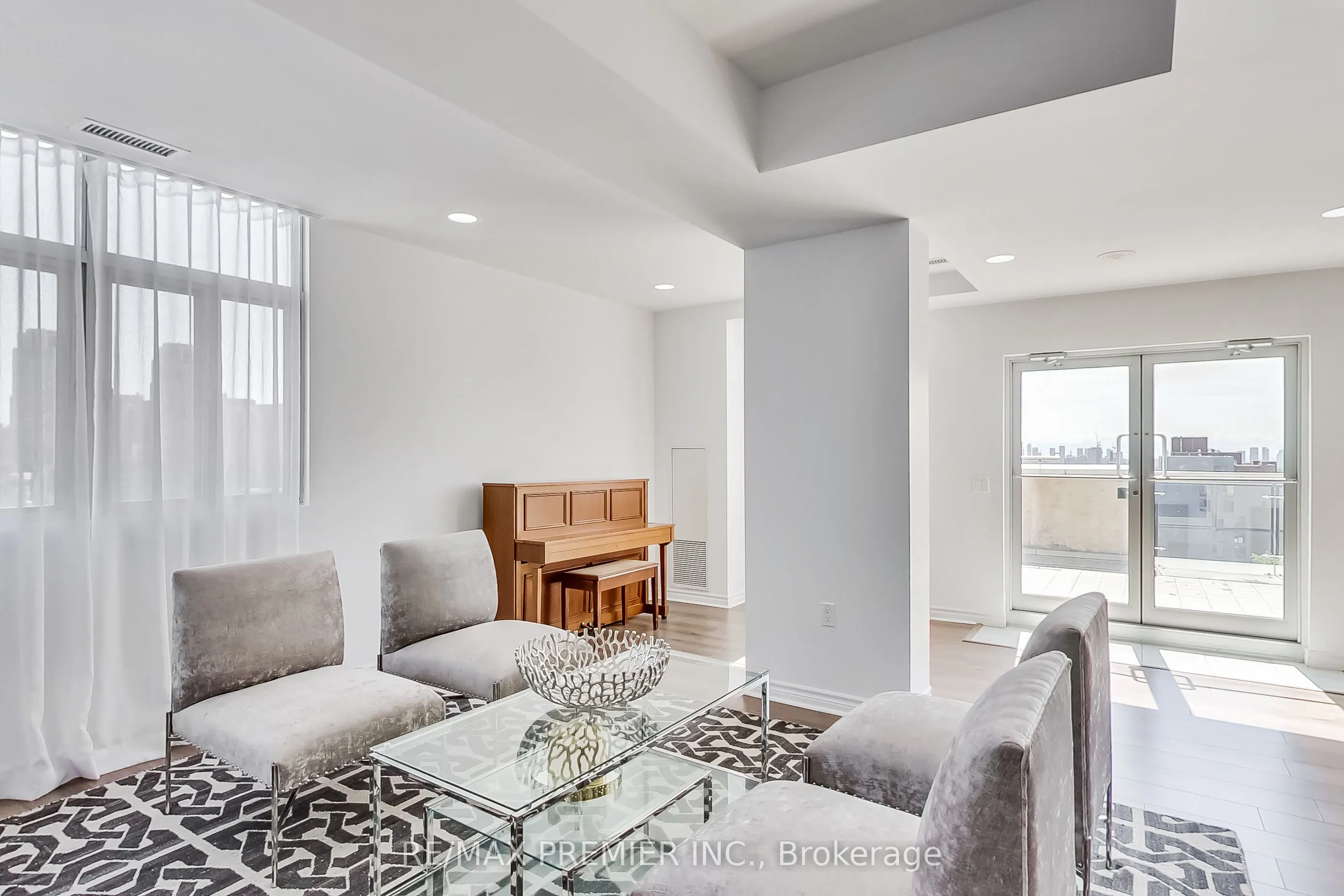15 Maplewood Avenue, #1102
