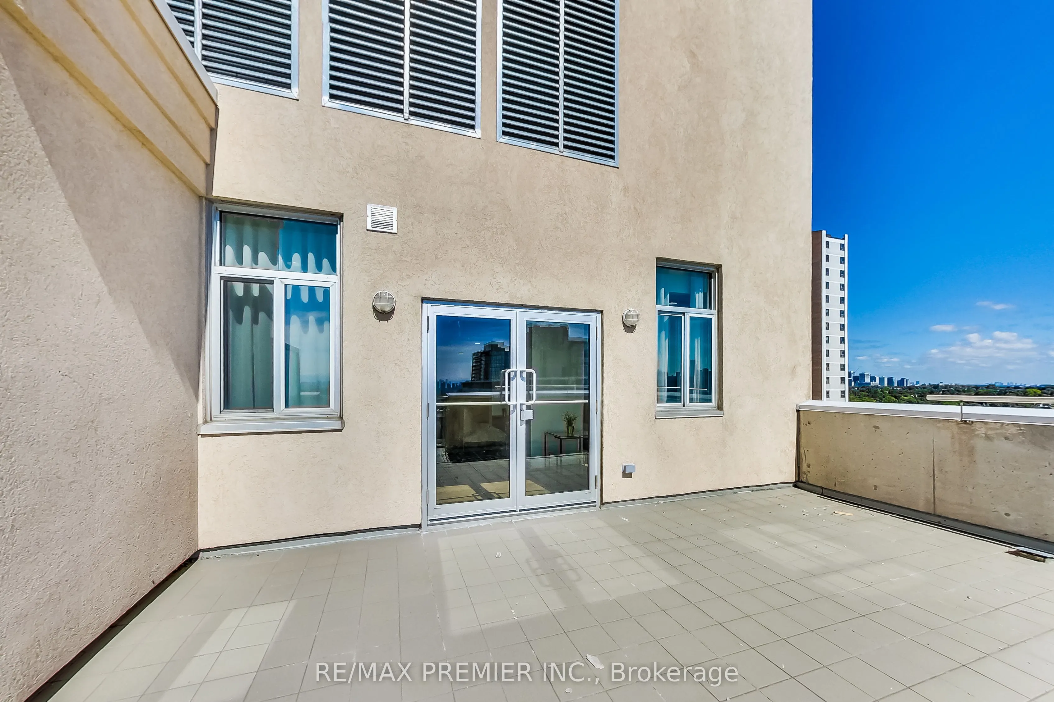 15 Maplewood Avenue, #1102