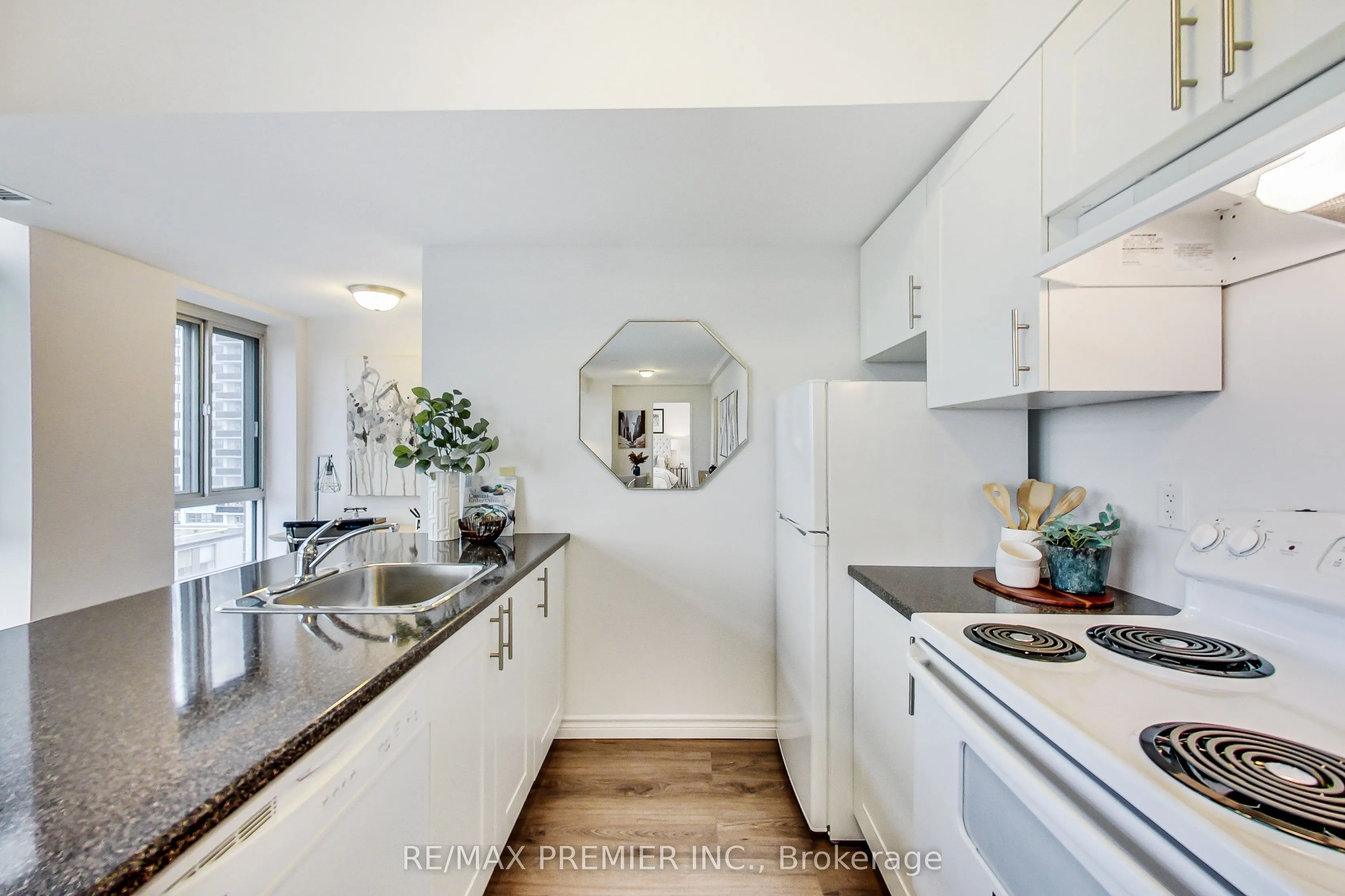 15 Maplewood Avenue, #1102