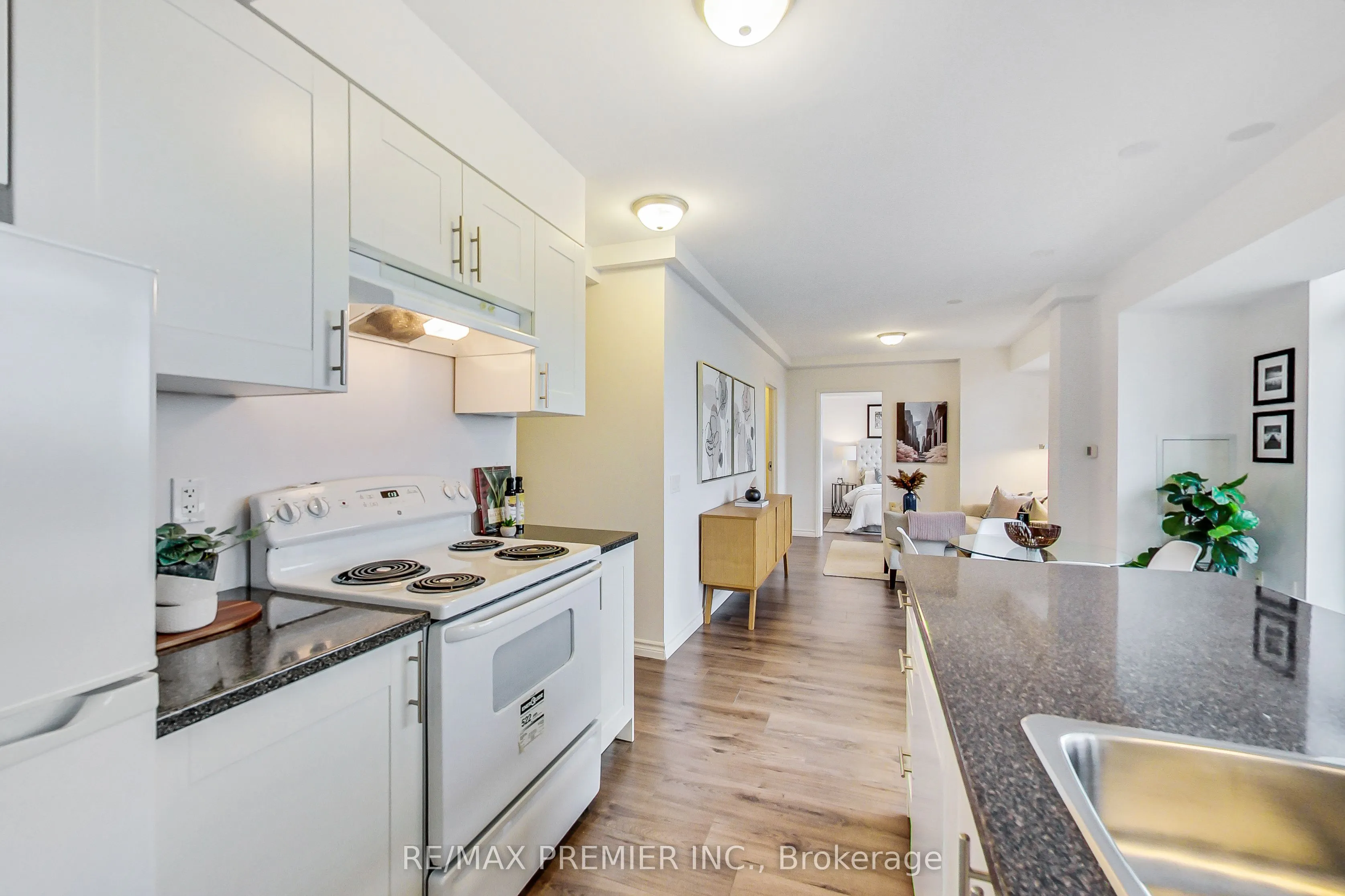 15 Maplewood Avenue, #1102