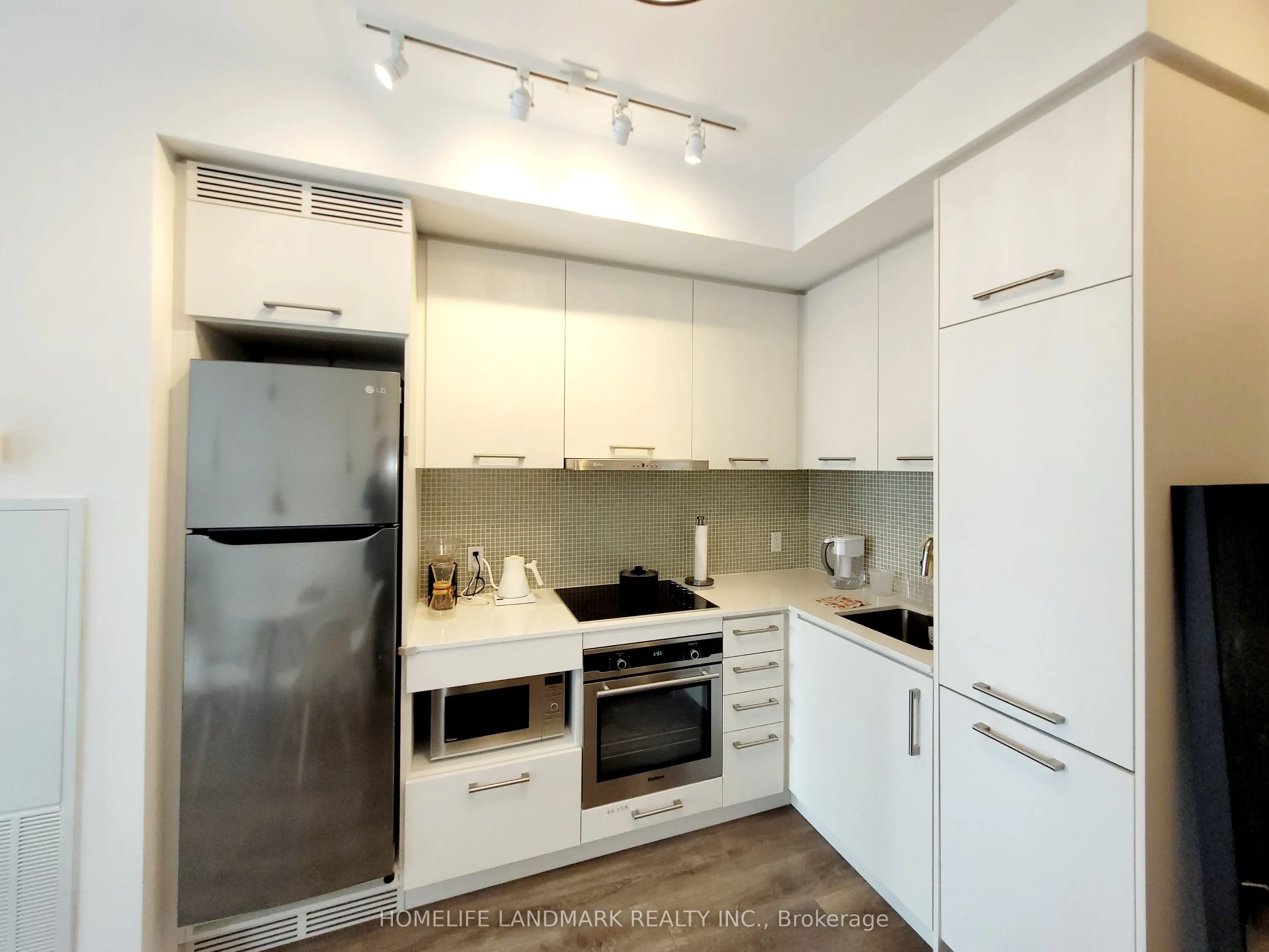 87 Peter Street, #2916