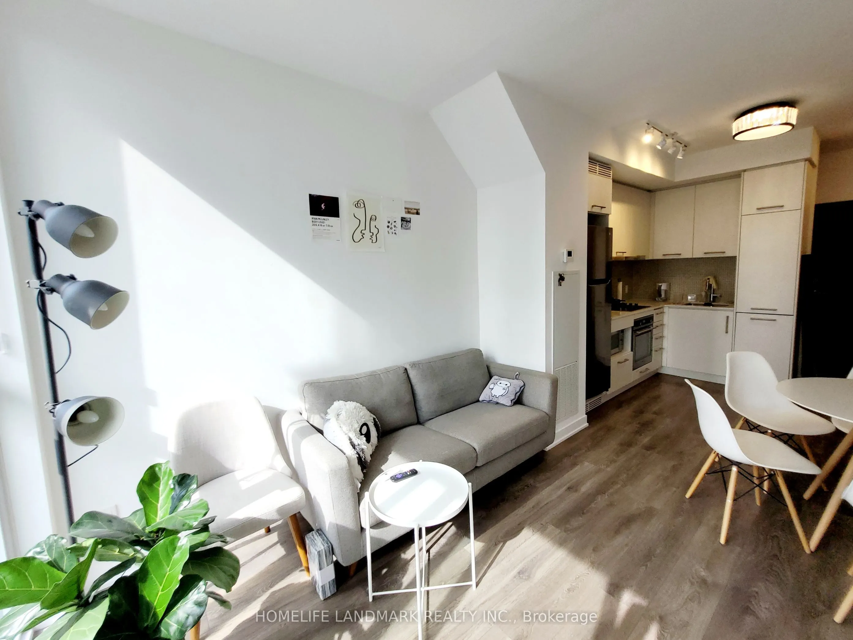 87 Peter Street, #2916