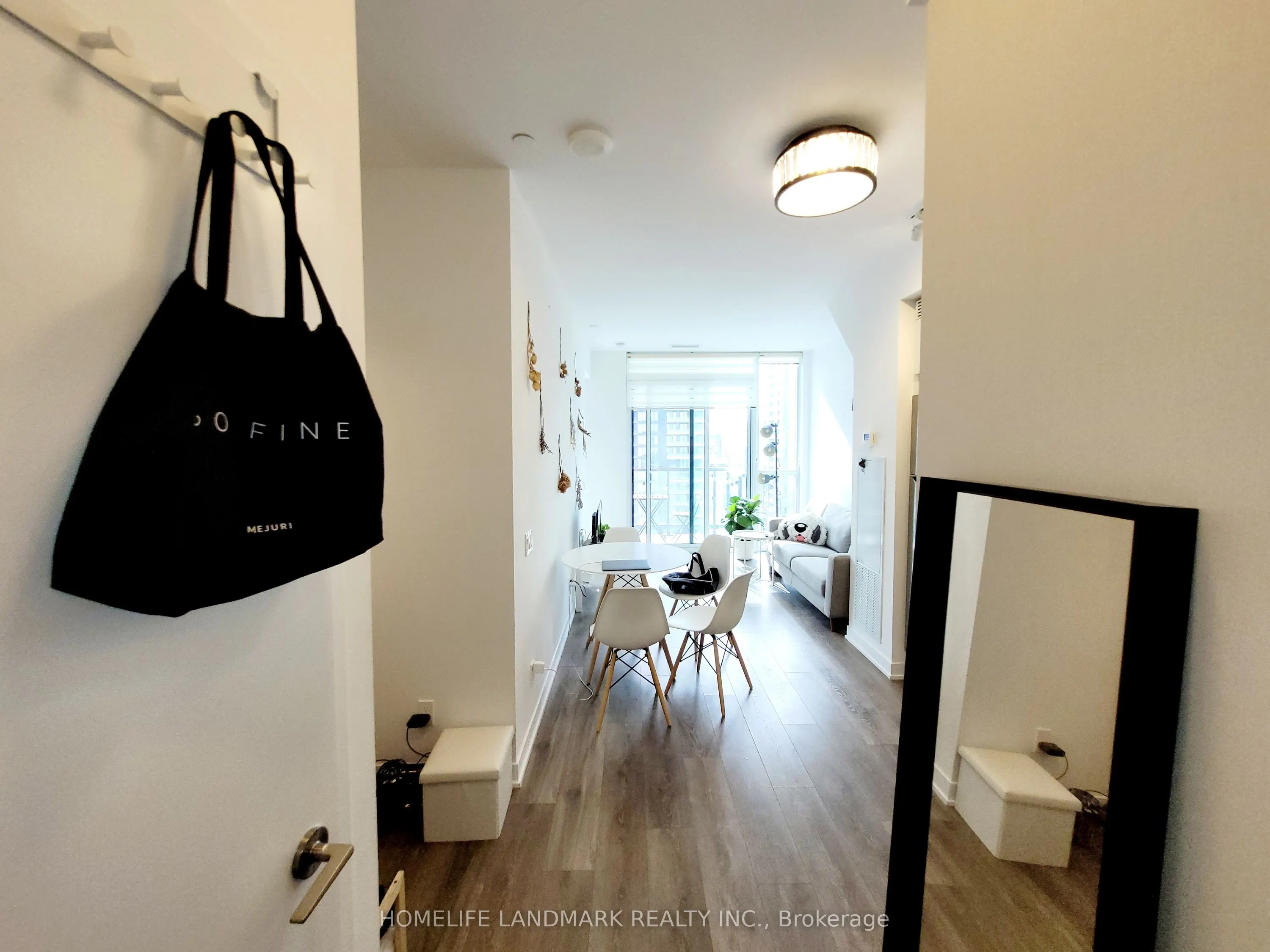 87 Peter Street, #2916