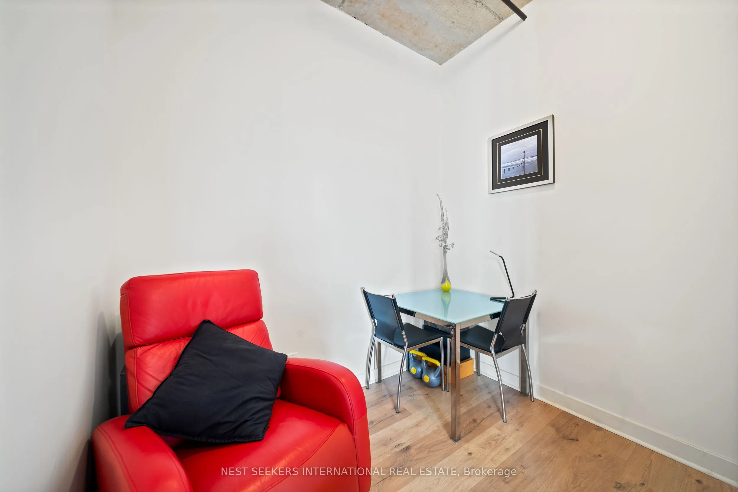 10 Wellesley Place, #302