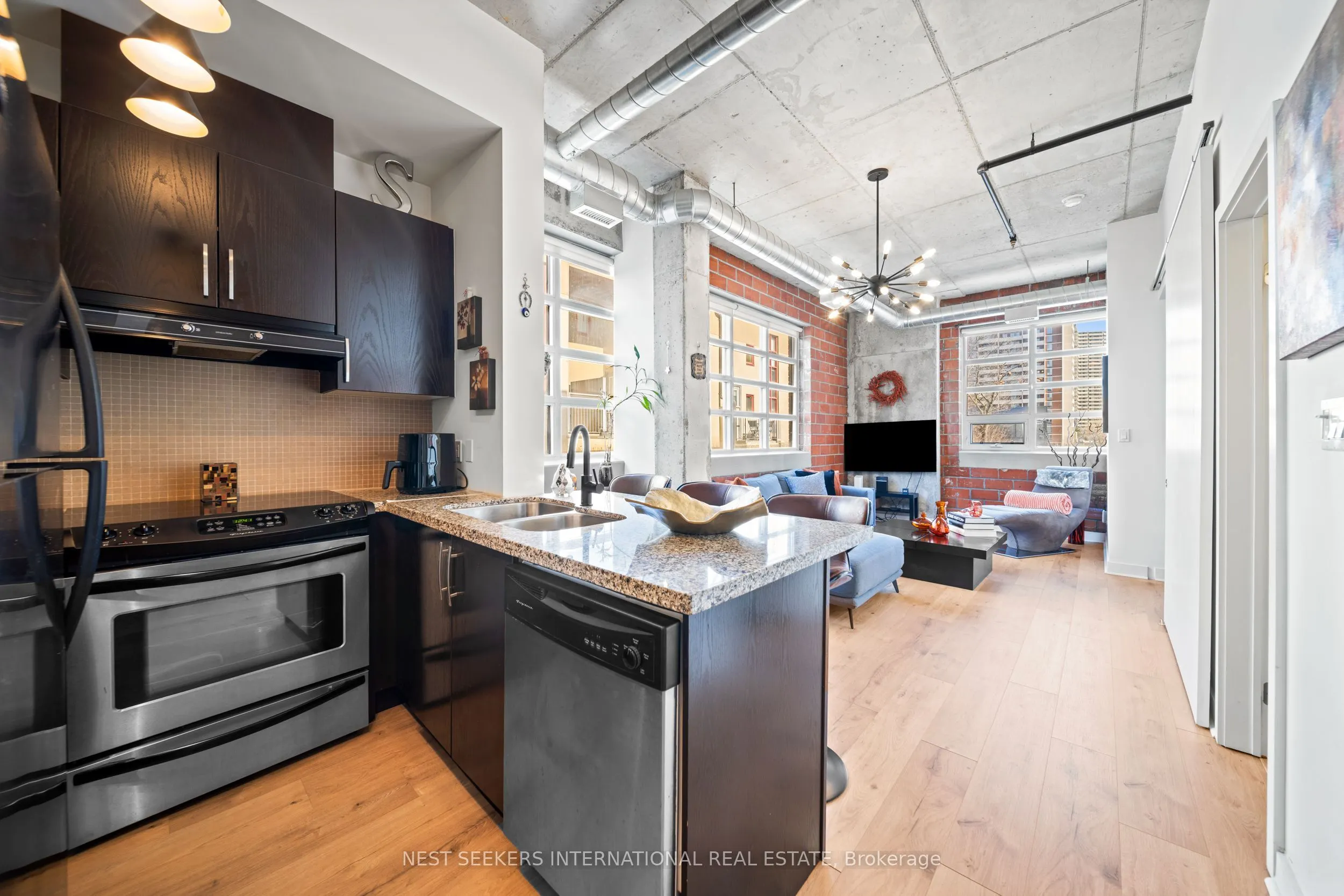 10 Wellesley Place, #302