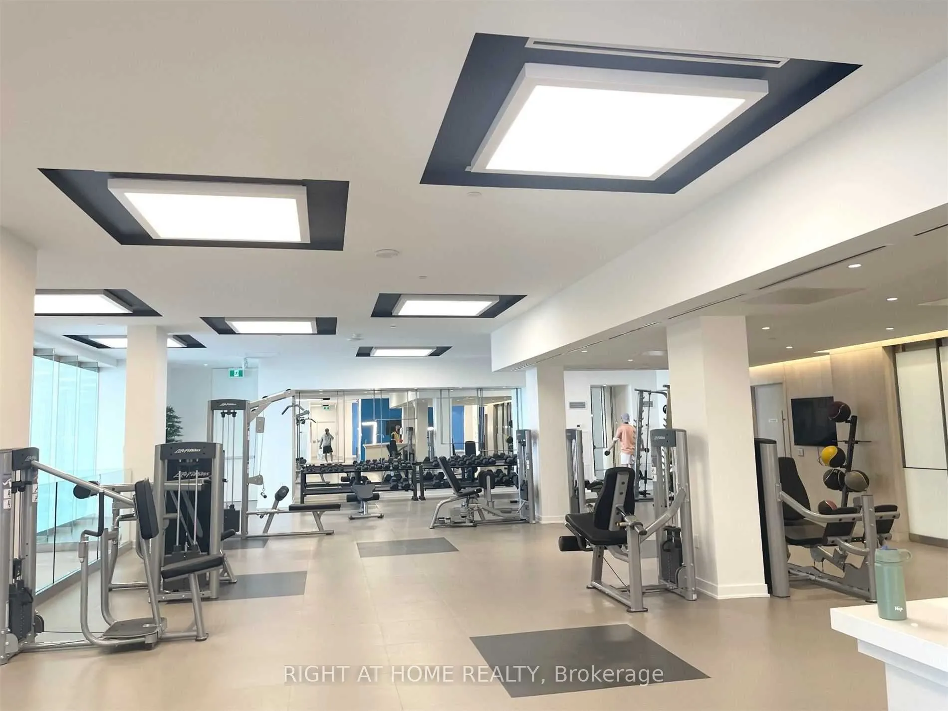 99 Broadway Avenue, #2907