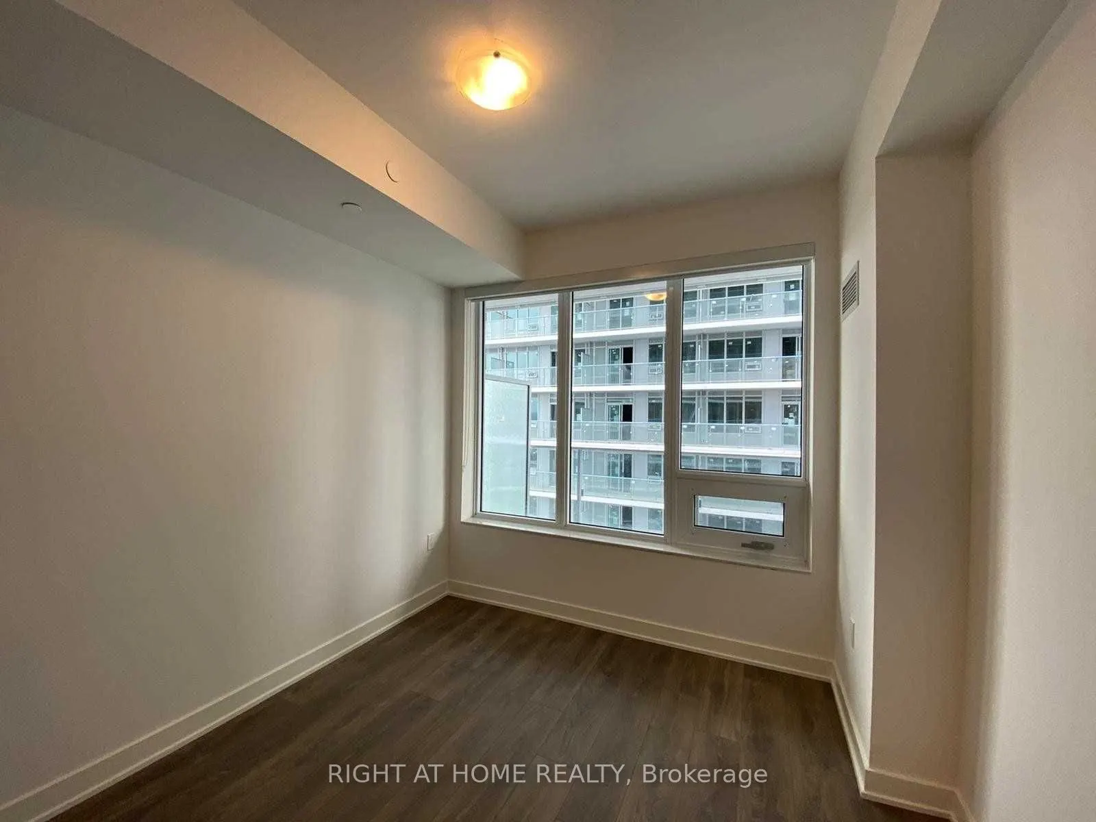 99 Broadway Avenue, #2907