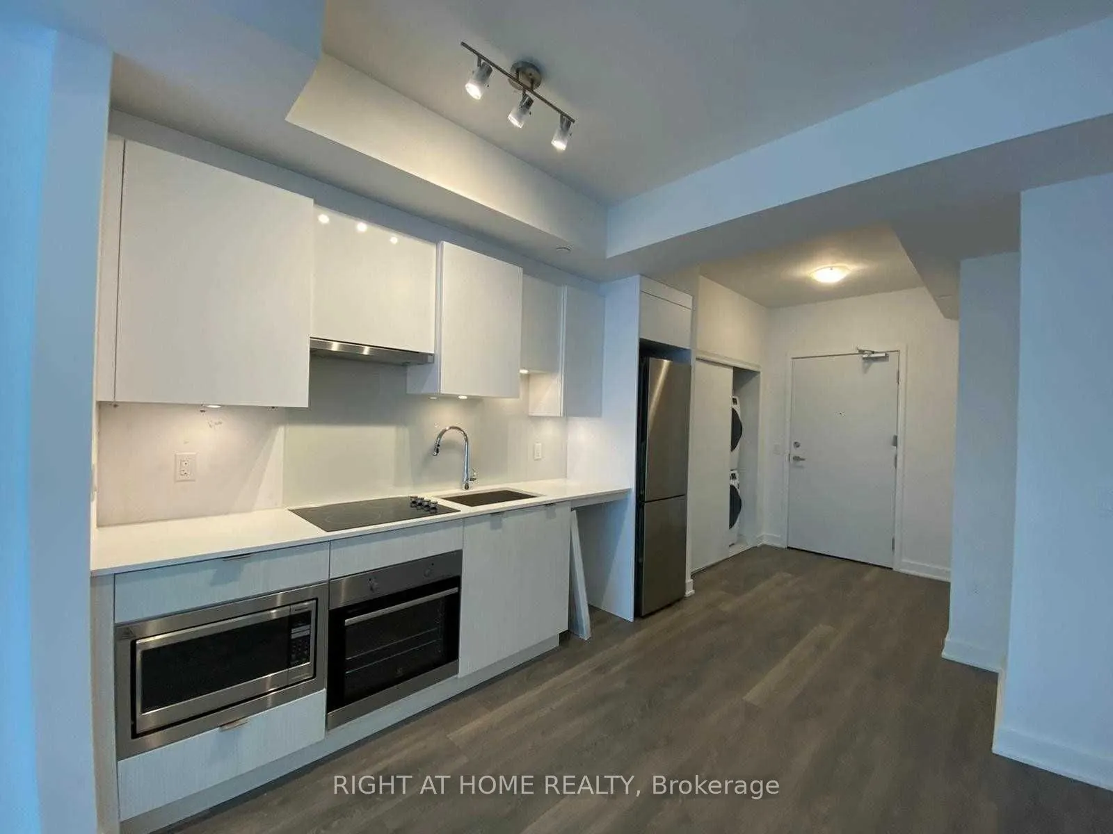 99 Broadway Avenue, #2907