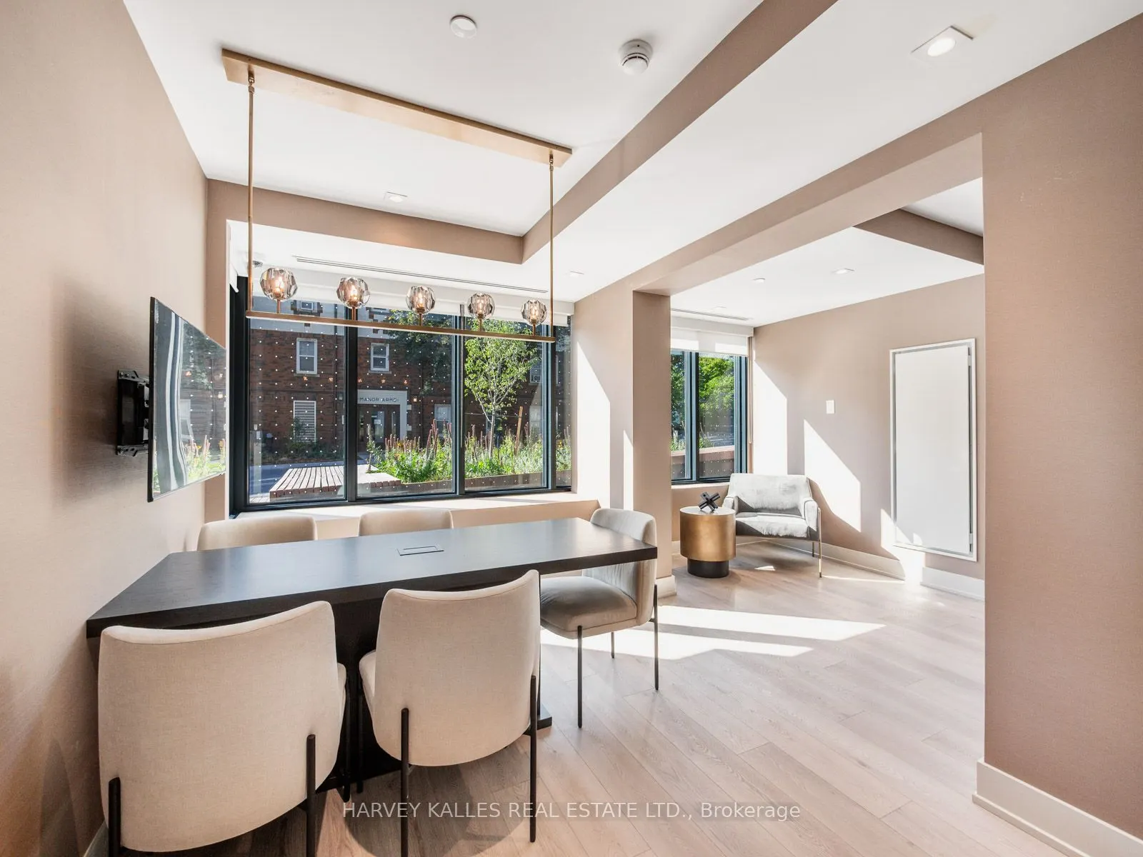 8 Manor Road W, #410