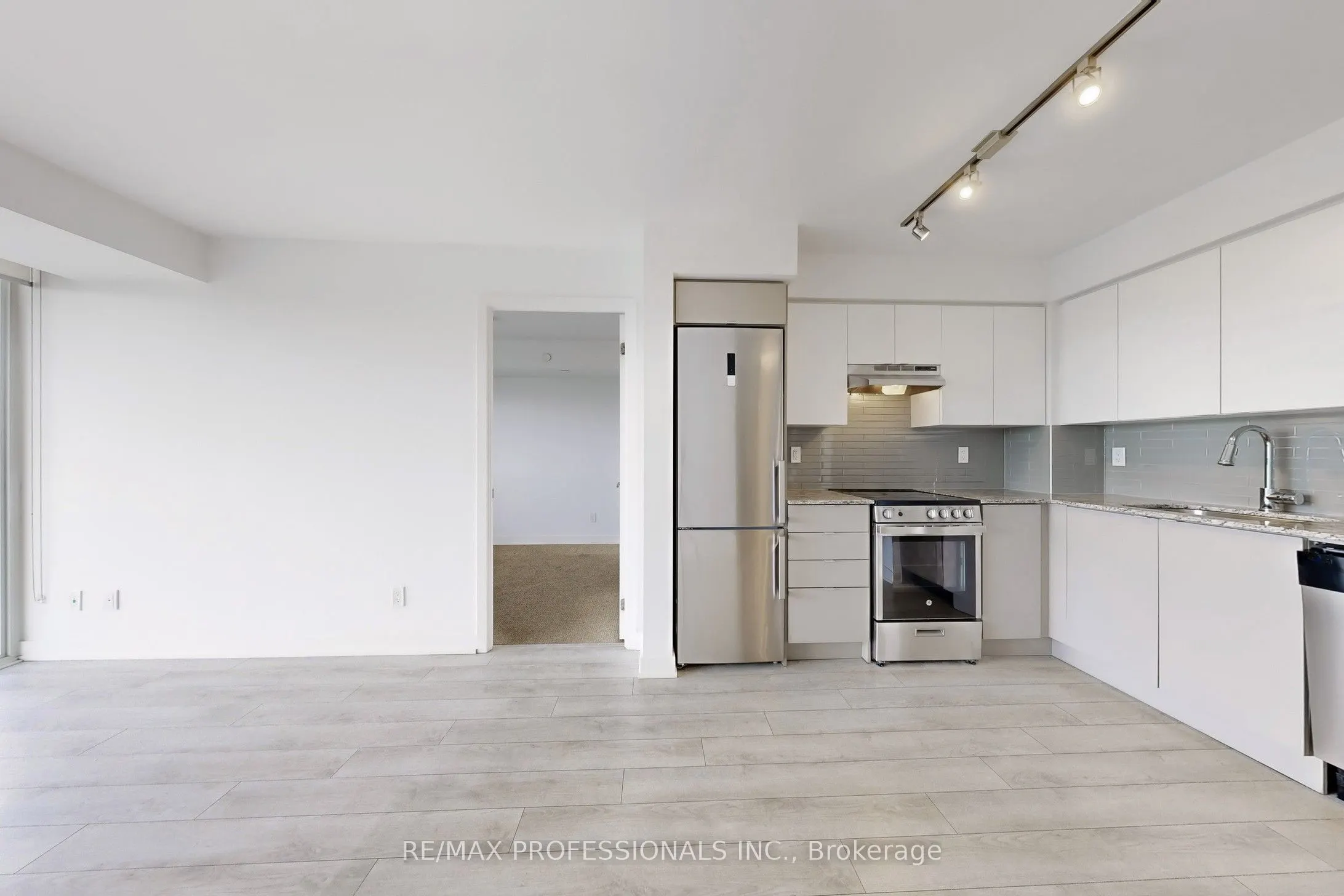 120 Varna Drive, #613