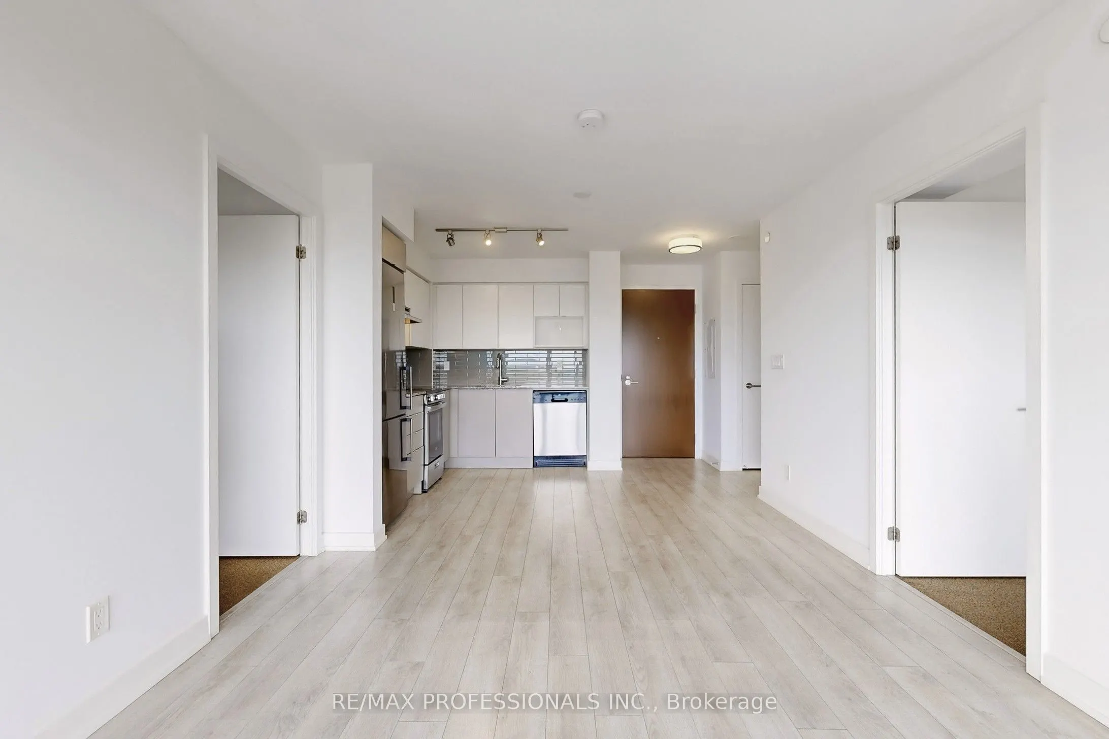 120 Varna Drive, #613