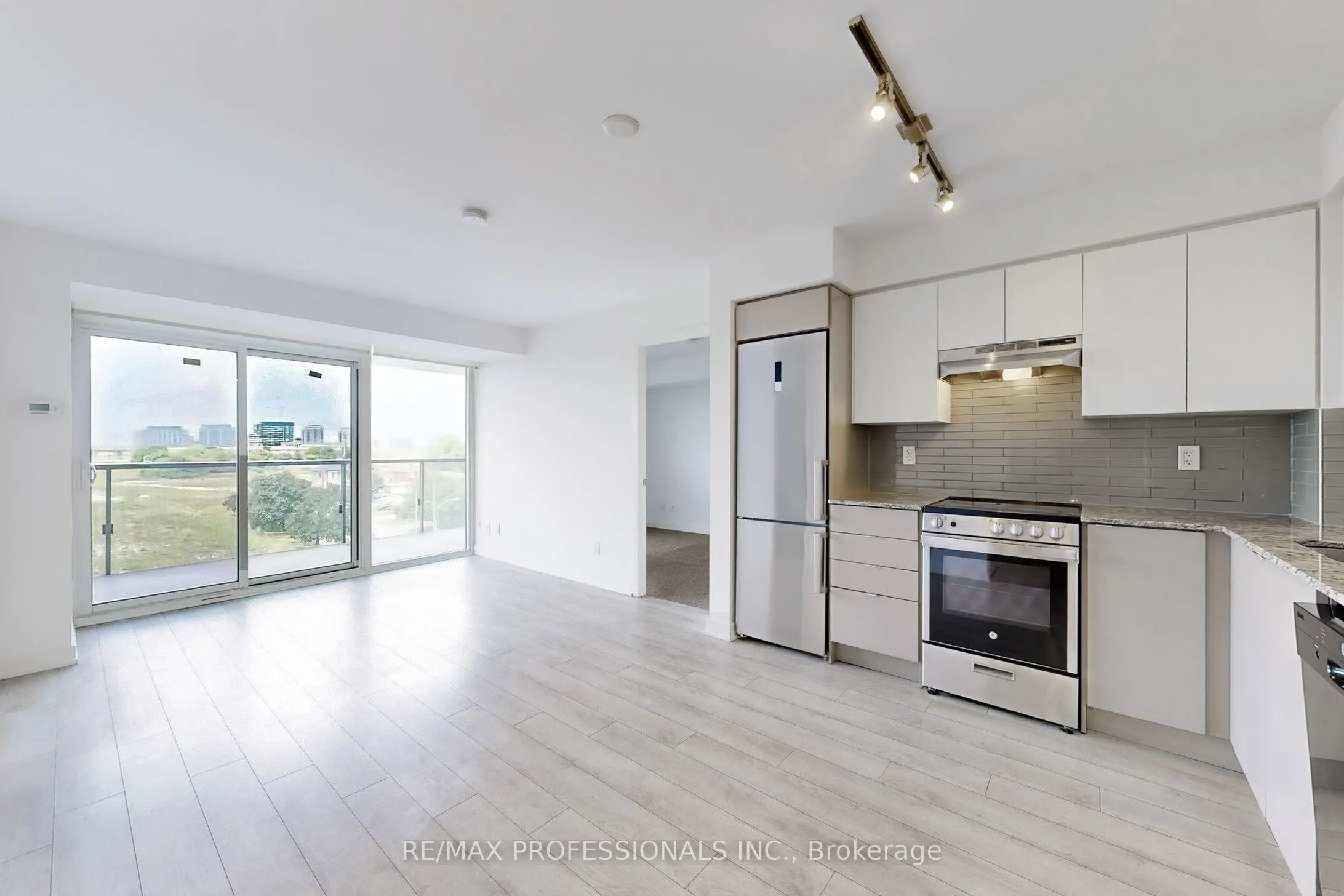 120 Varna Drive, #613