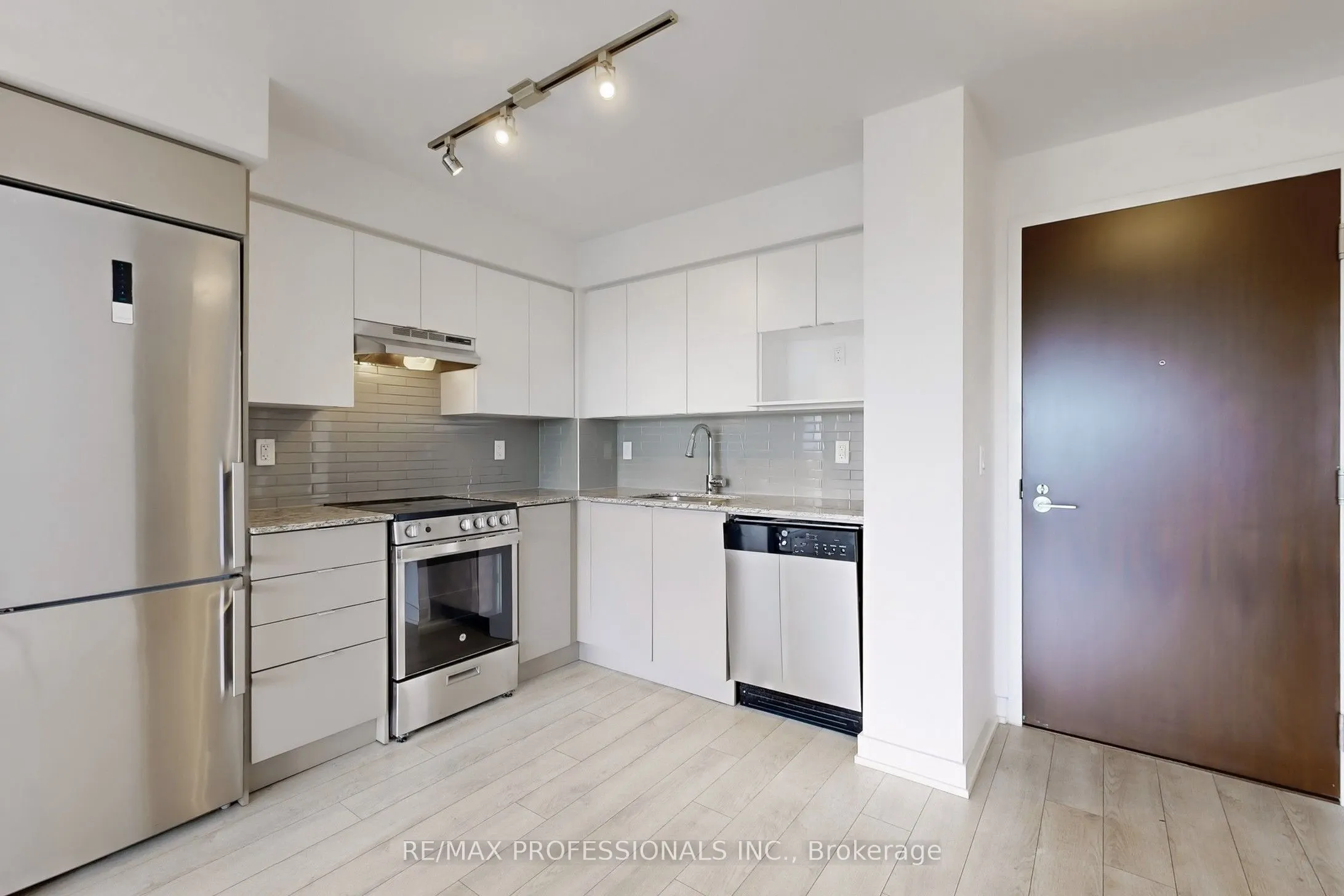 120 Varna Drive, #613