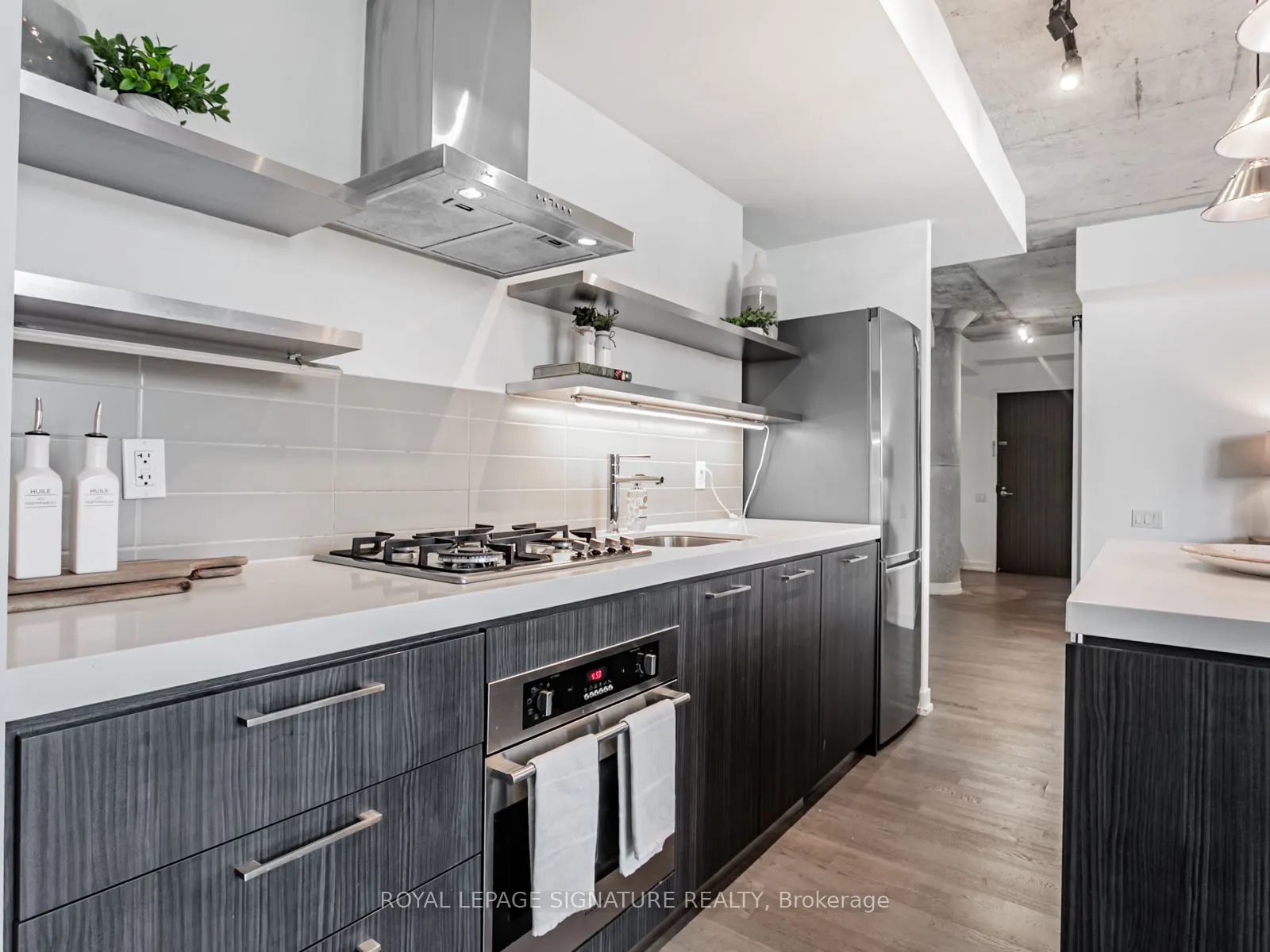 560 King Street W, #418