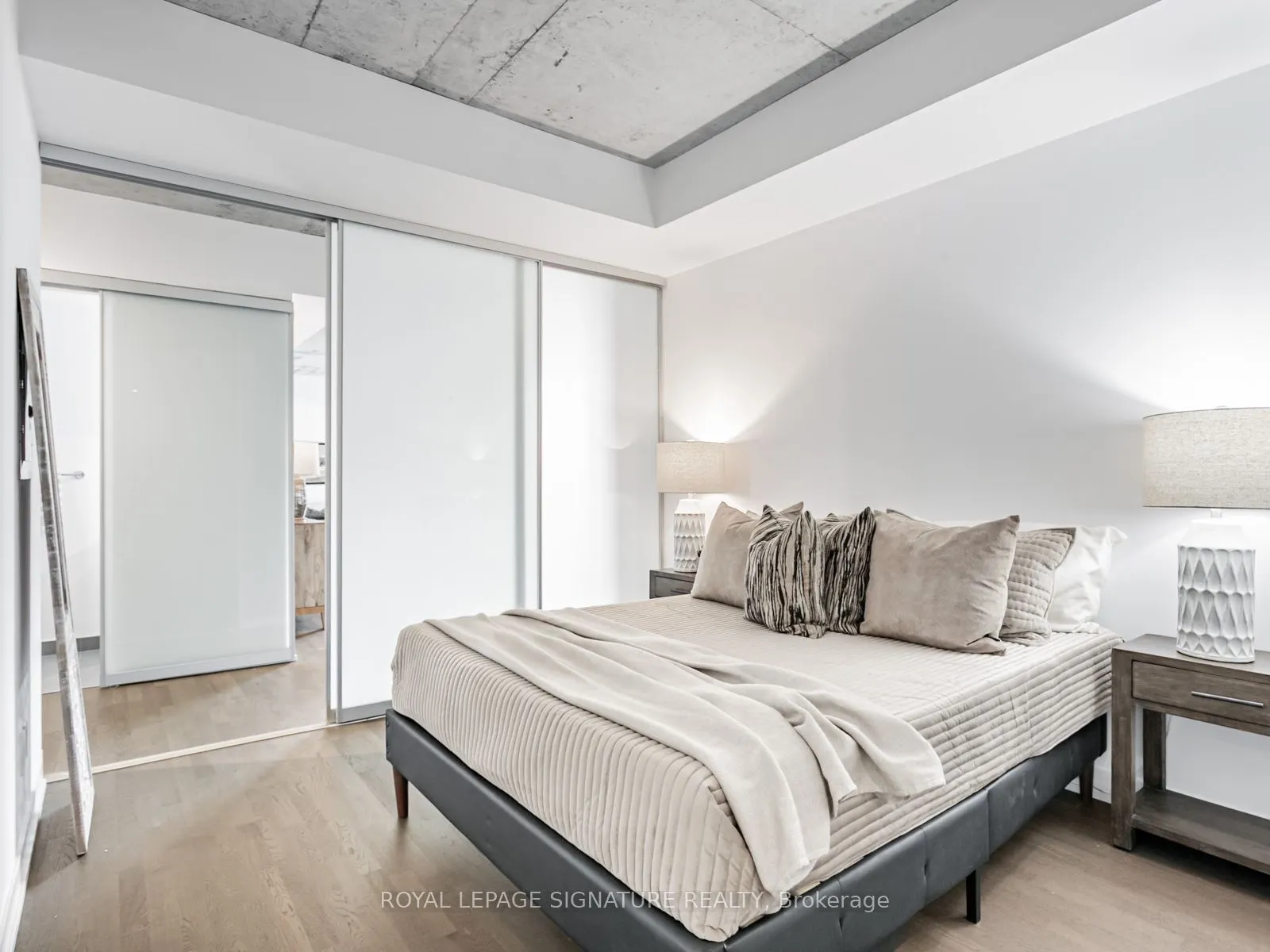 560 King Street W, #418