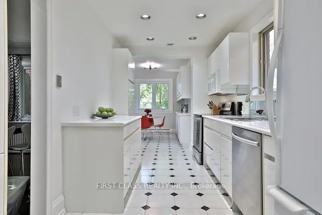 262 Castlefield Avenue