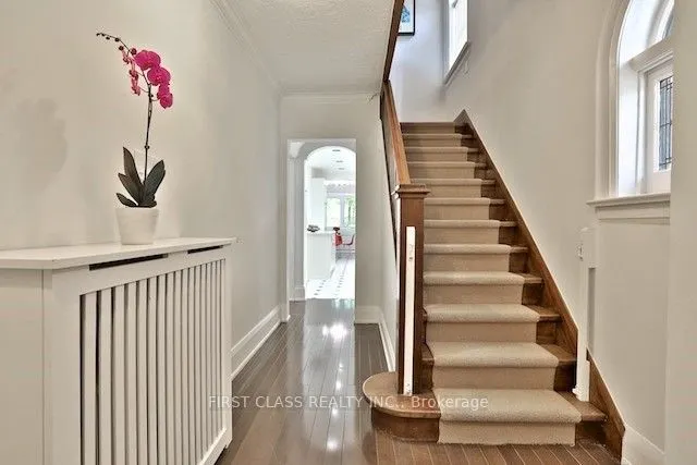 262 Castlefield Avenue