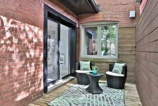 262 Castlefield Avenue