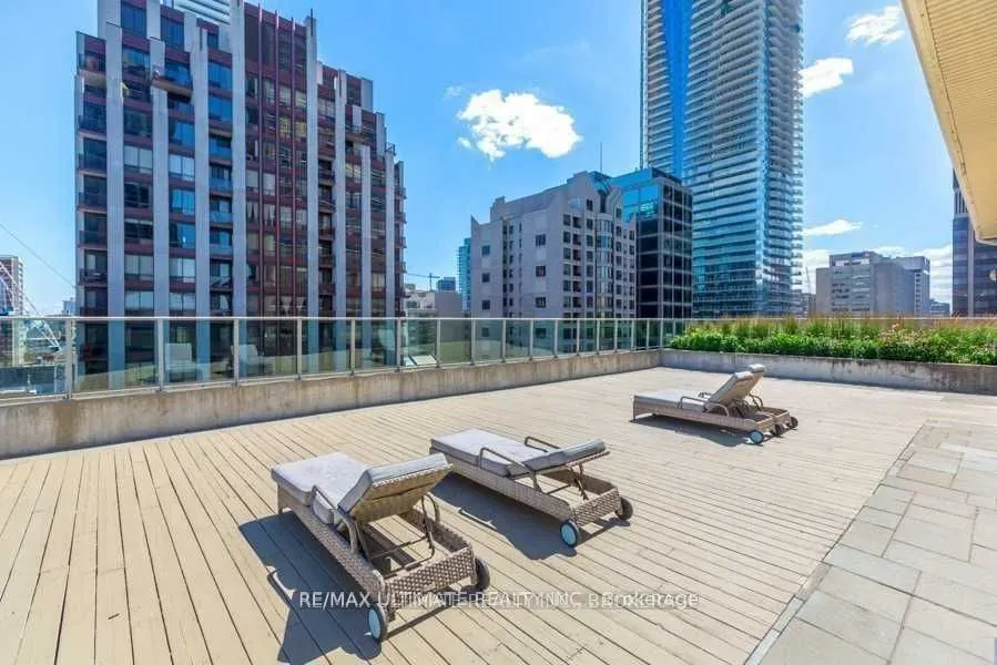 8 Park Road, #2216