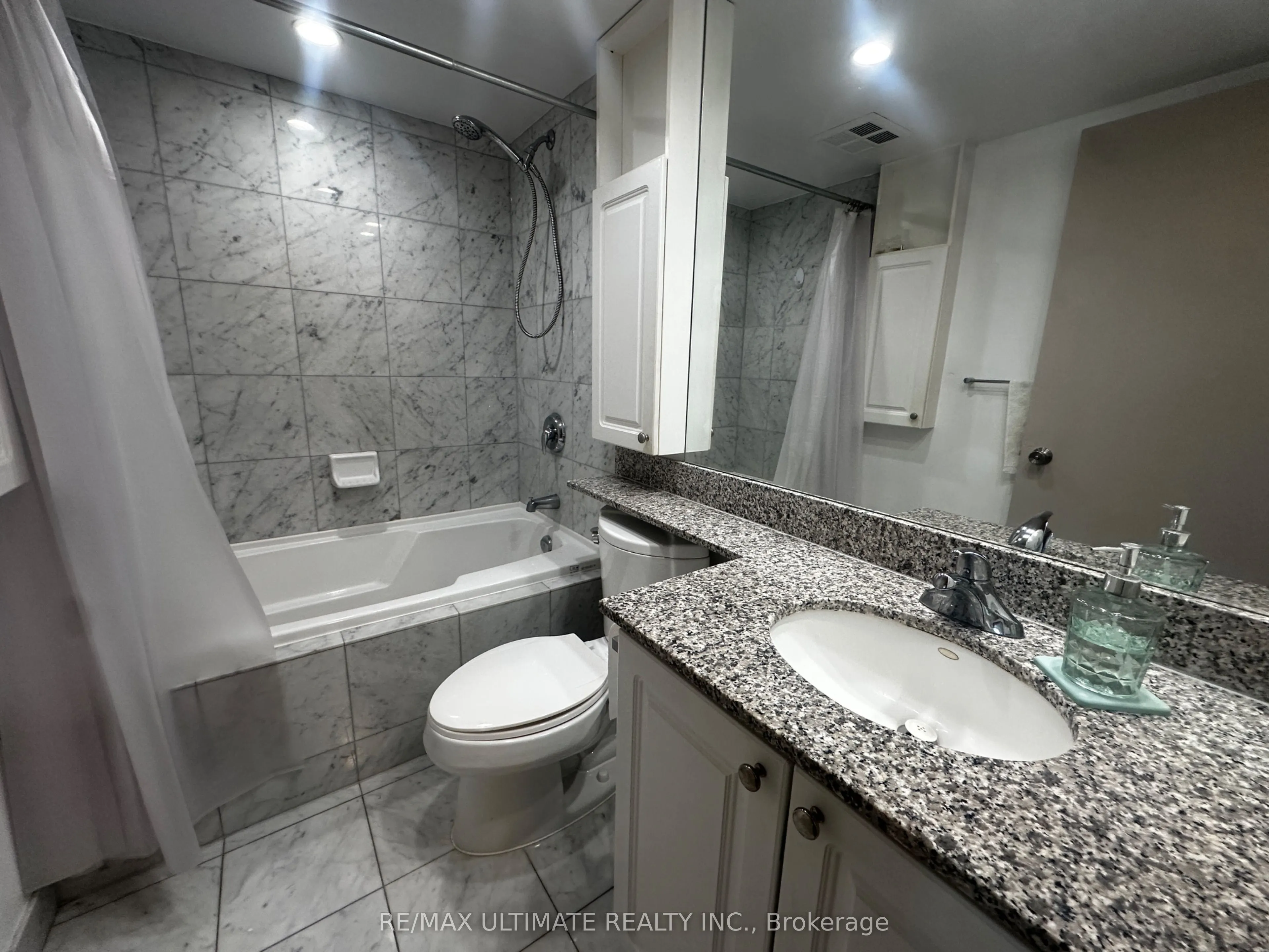 8 Park Road, #2216