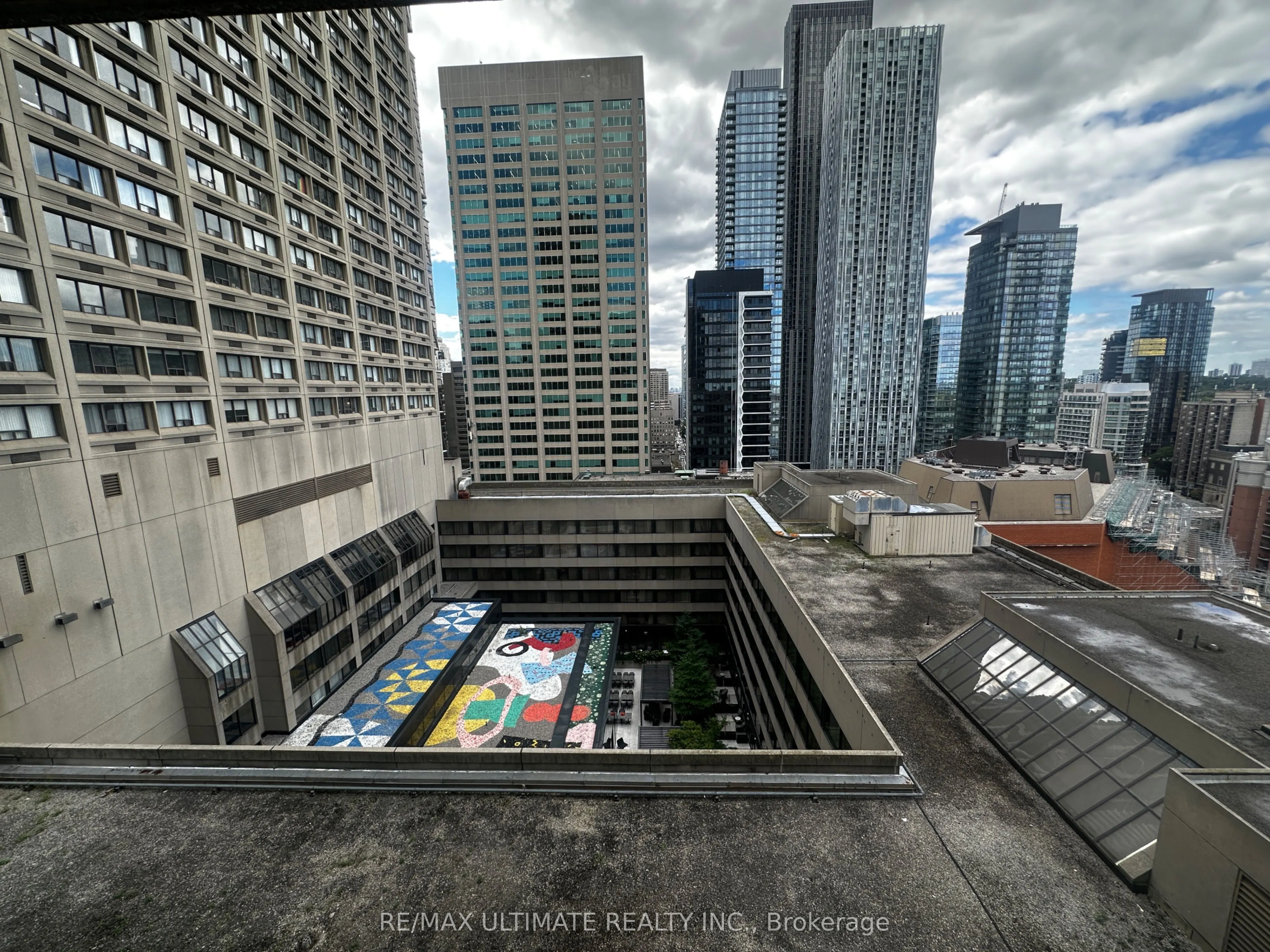 8 Park Road, #2216