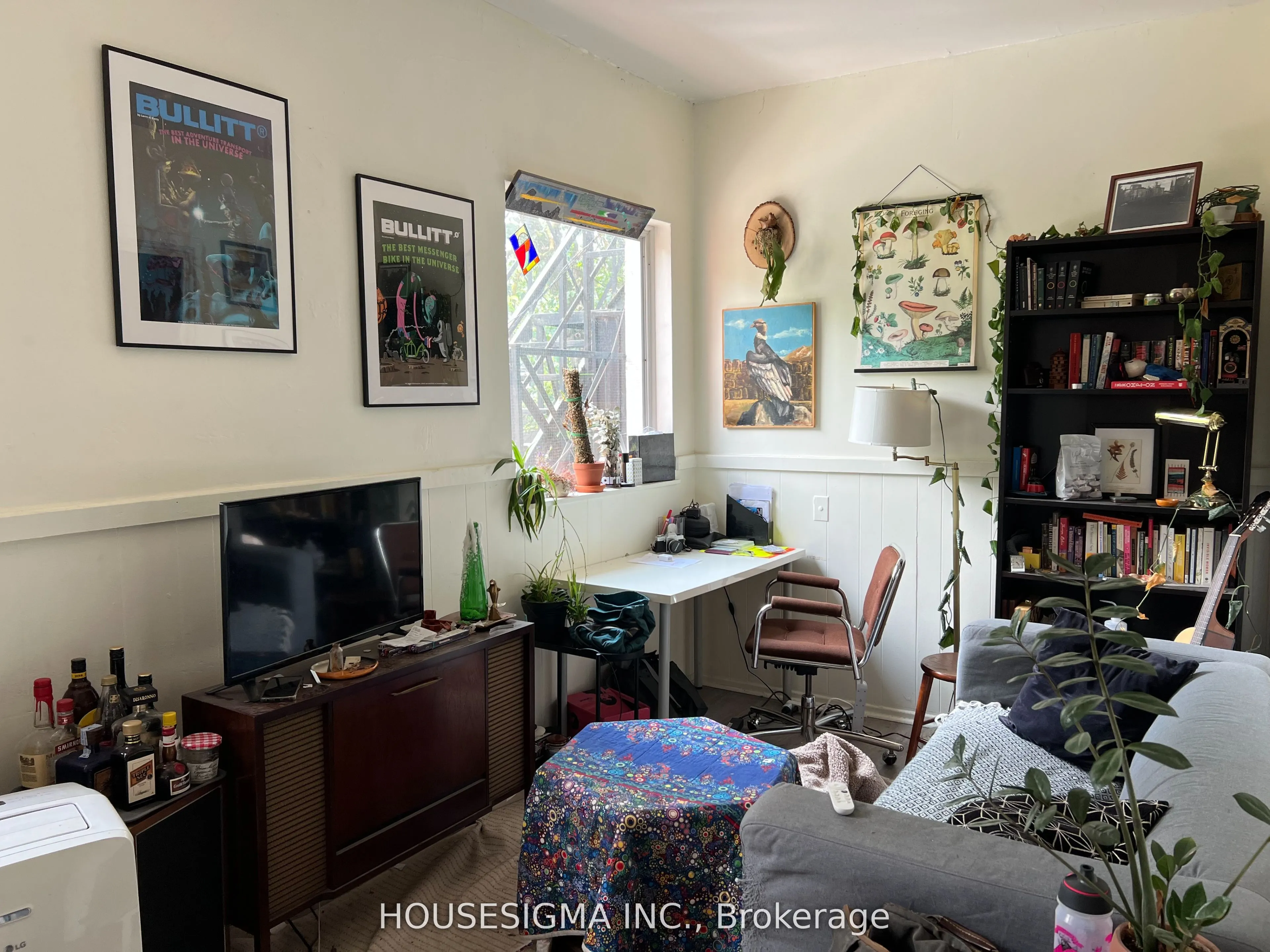 661 Huron Street, #204