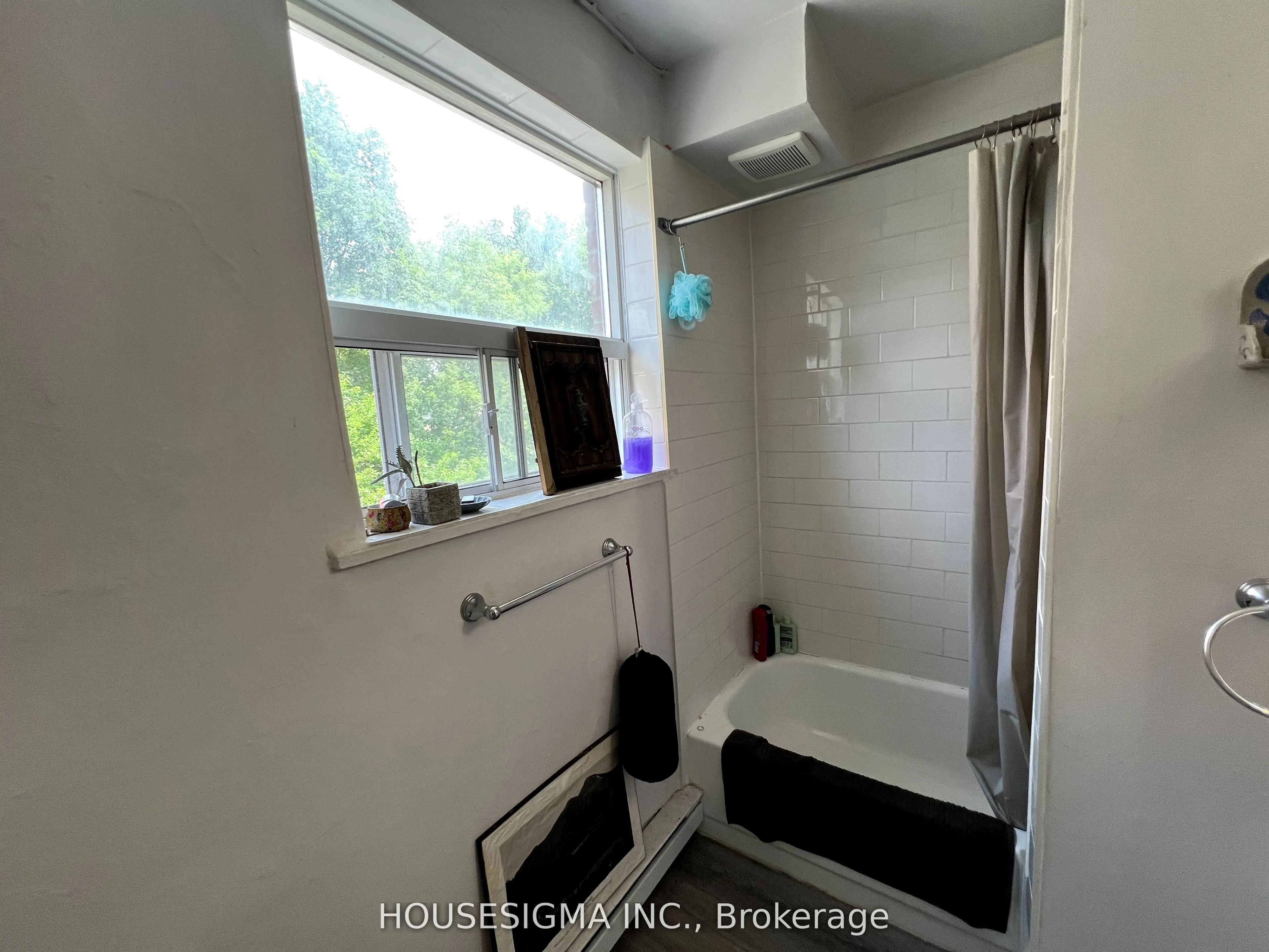 661 Huron Street, #204