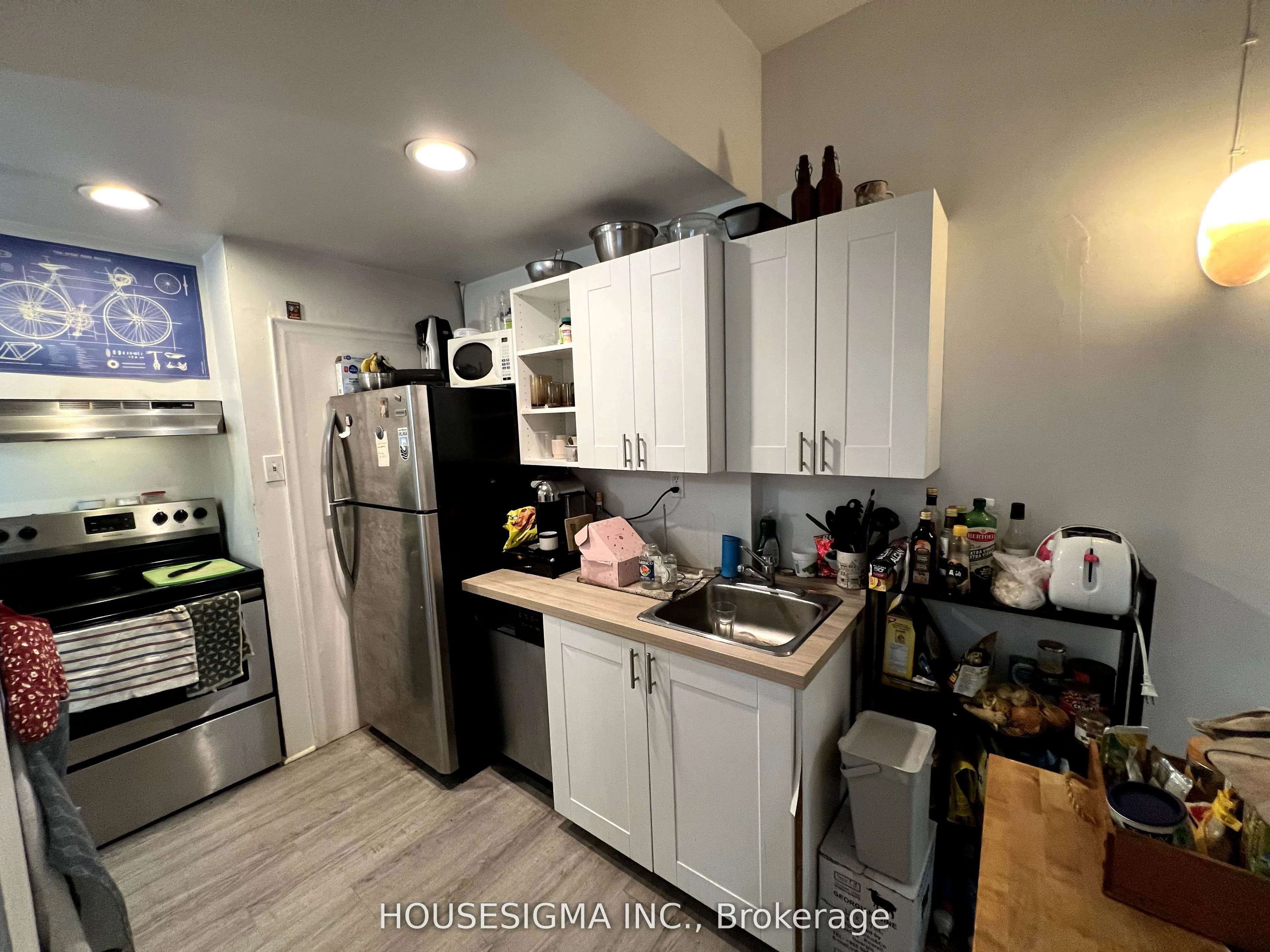 661 Huron Street, #204