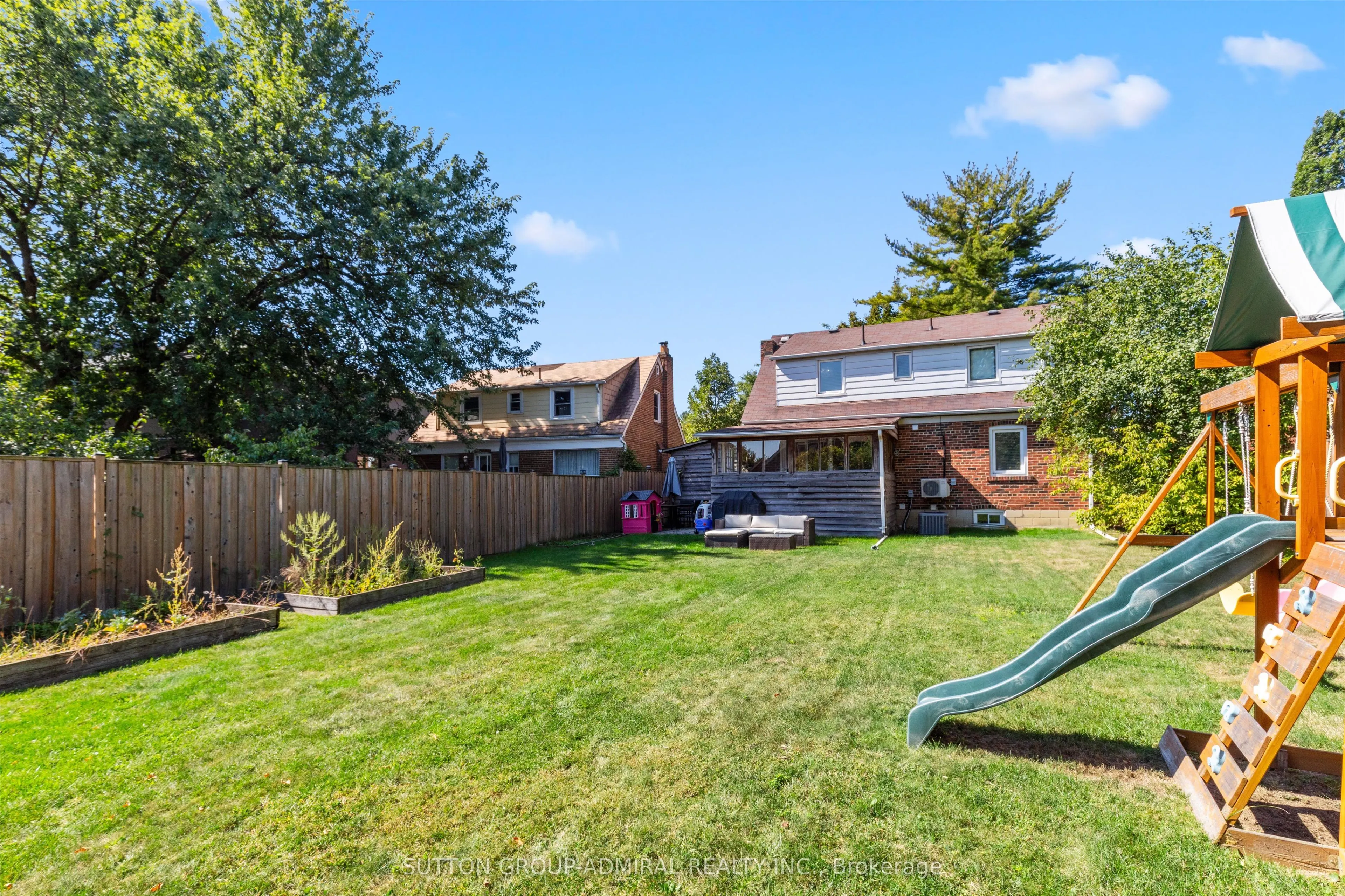 75 Collinson Boulevard E