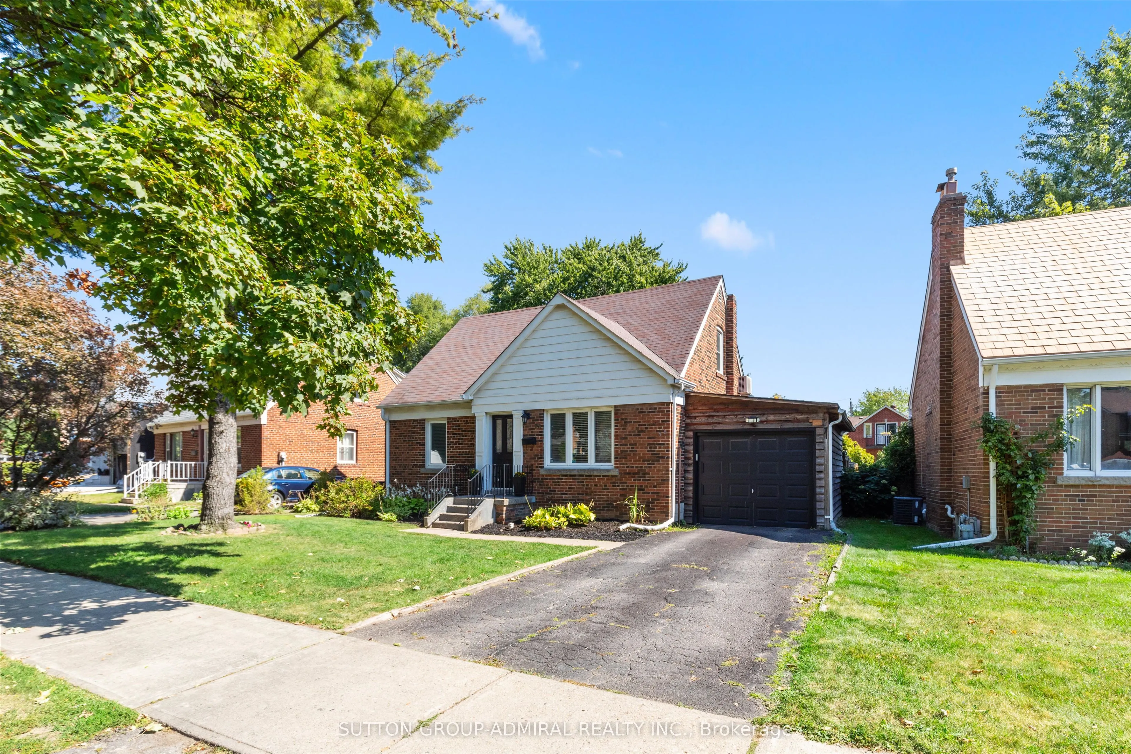 75 Collinson Boulevard E