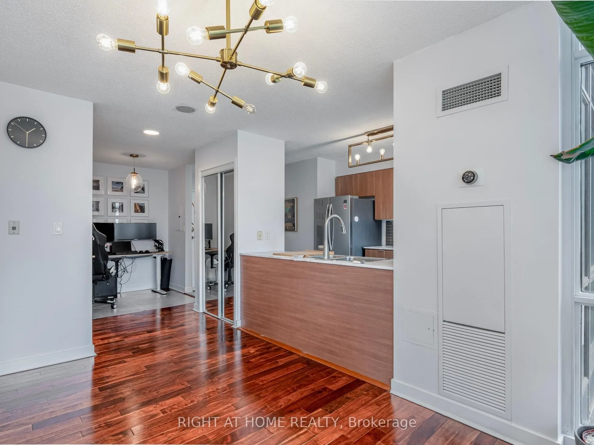 11 Brunel Court, #1706