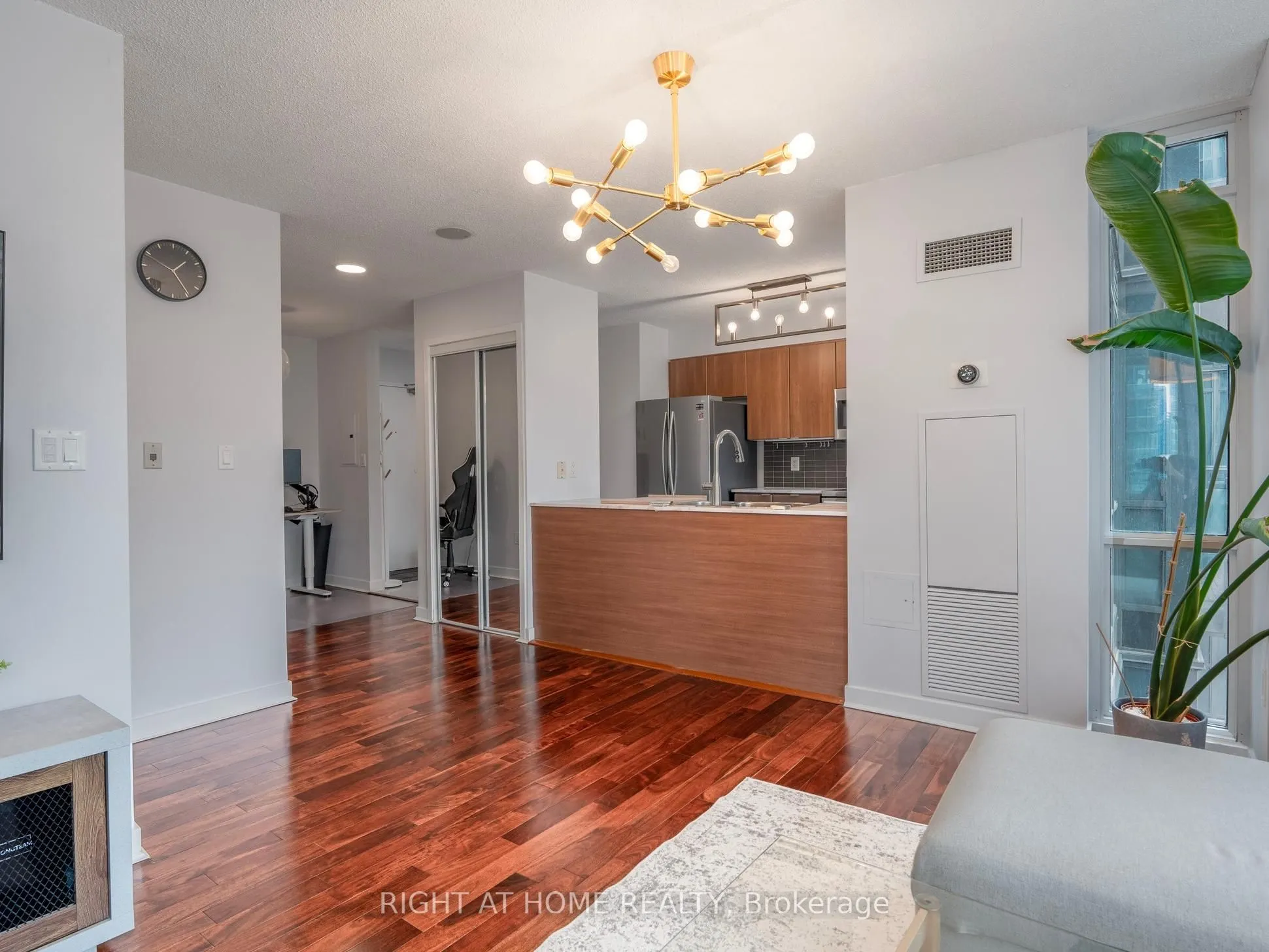 11 Brunel Court, #1706