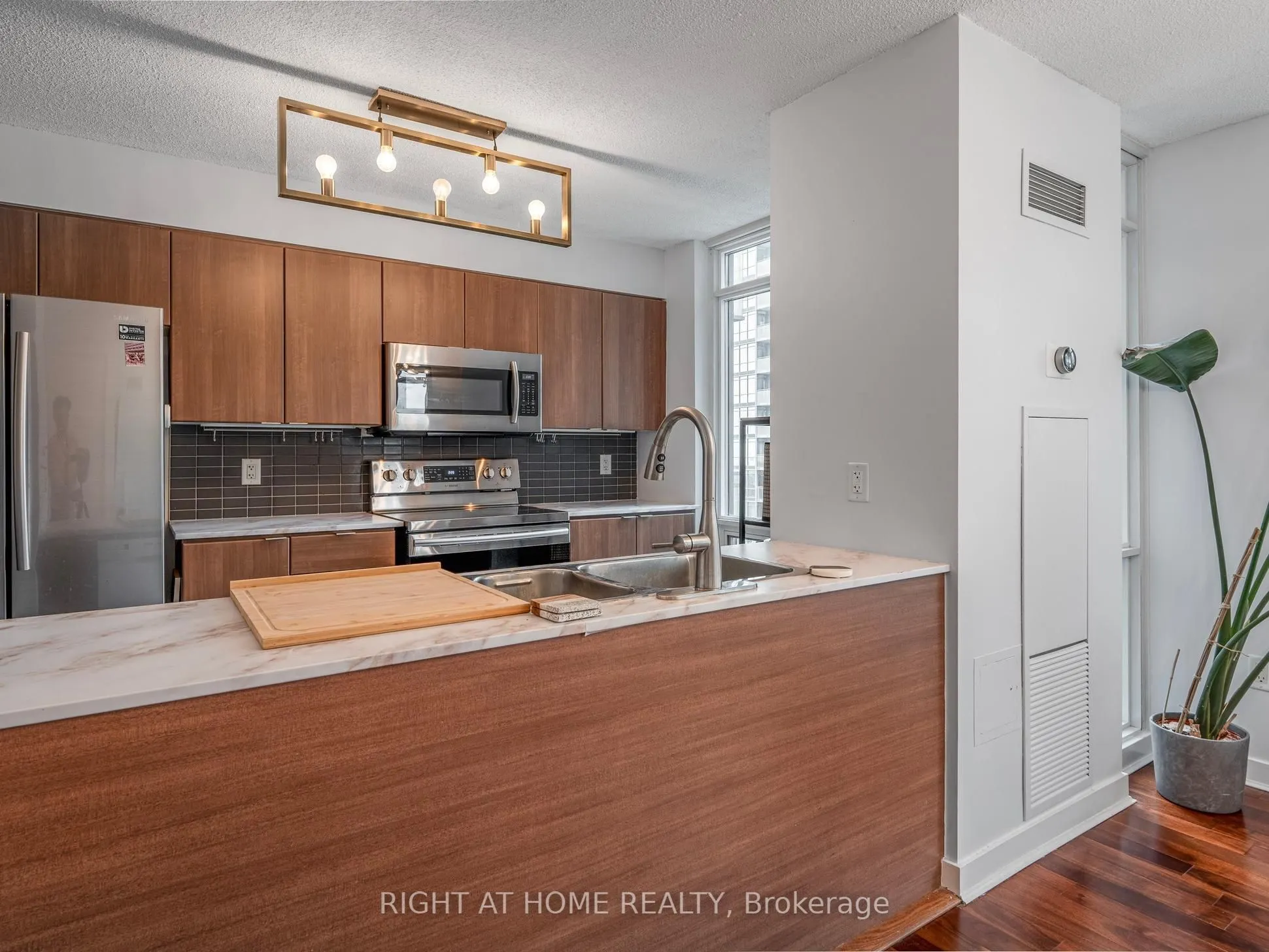 11 Brunel Court, #1706