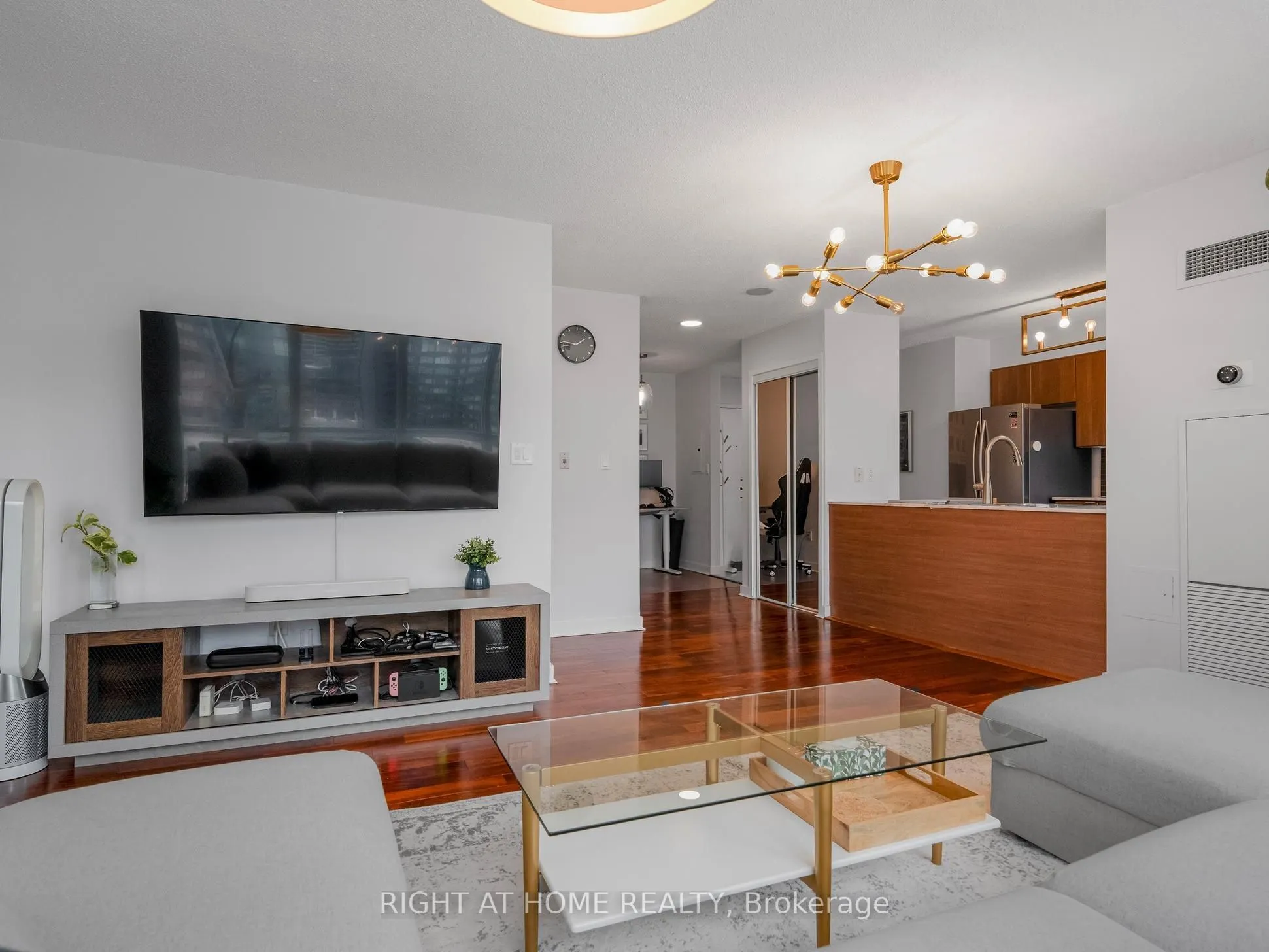 11 Brunel Court, #1706