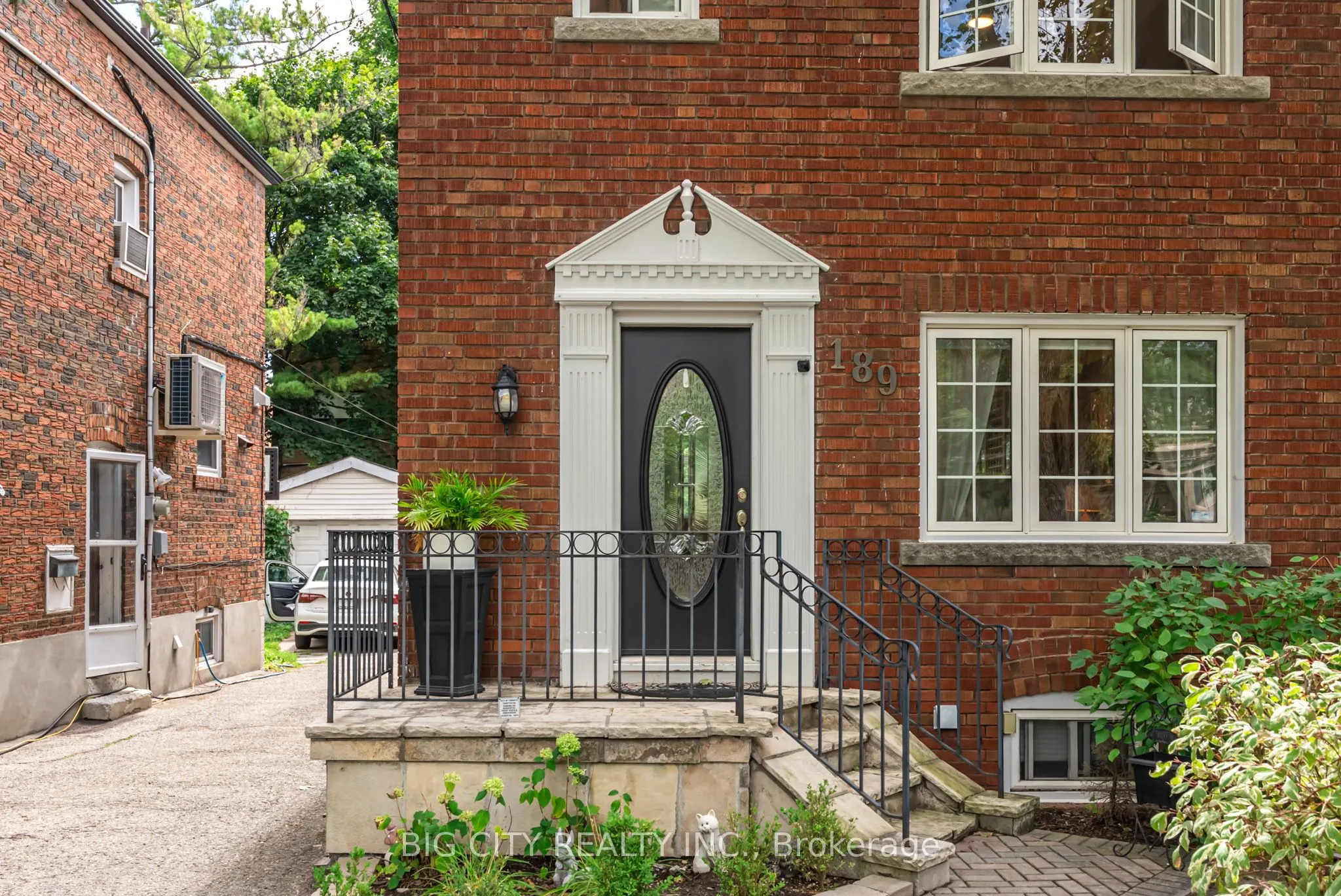 189 Donlea Drive, #Main