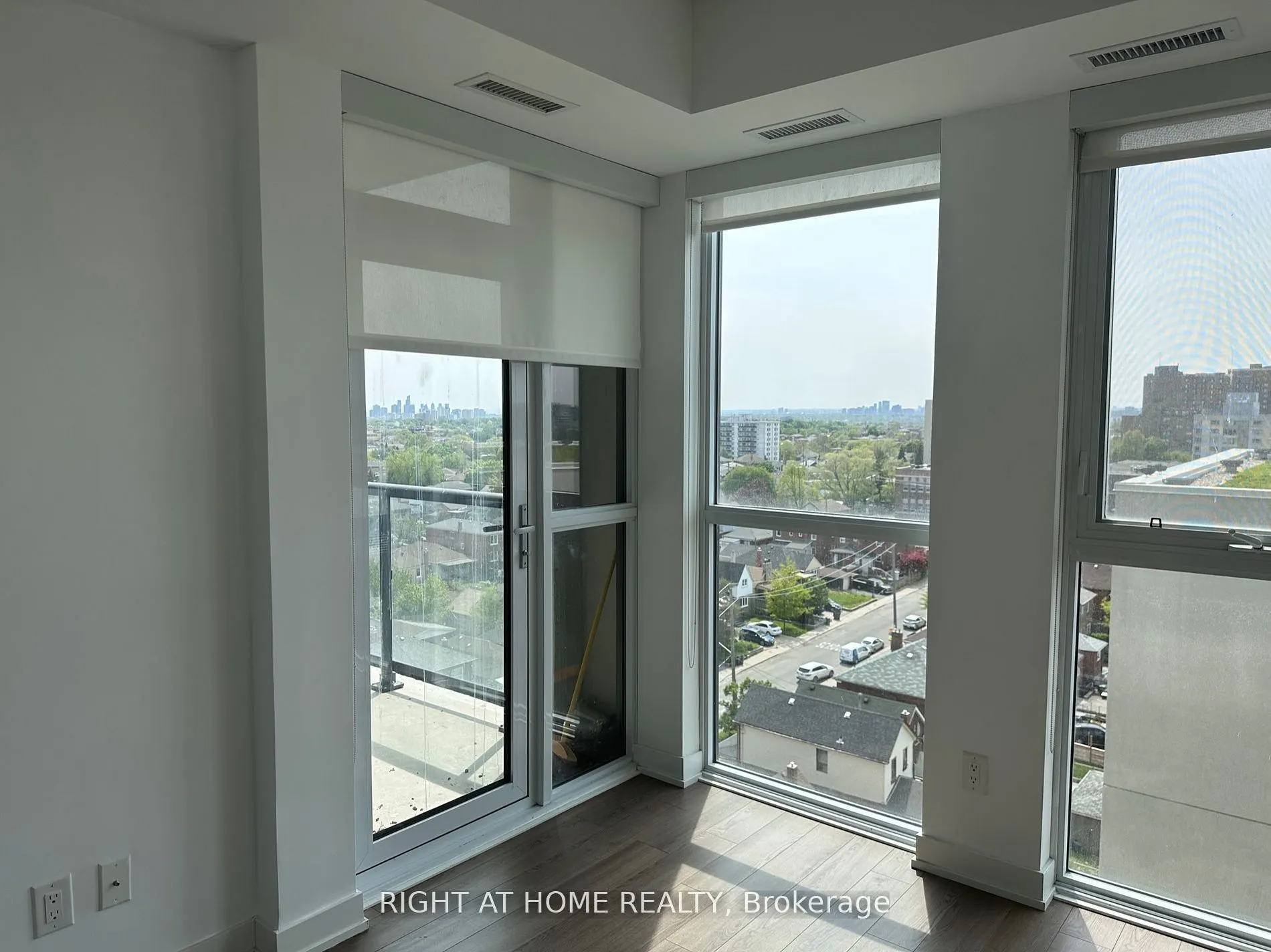 1603 Eglinton Avenue W, #907